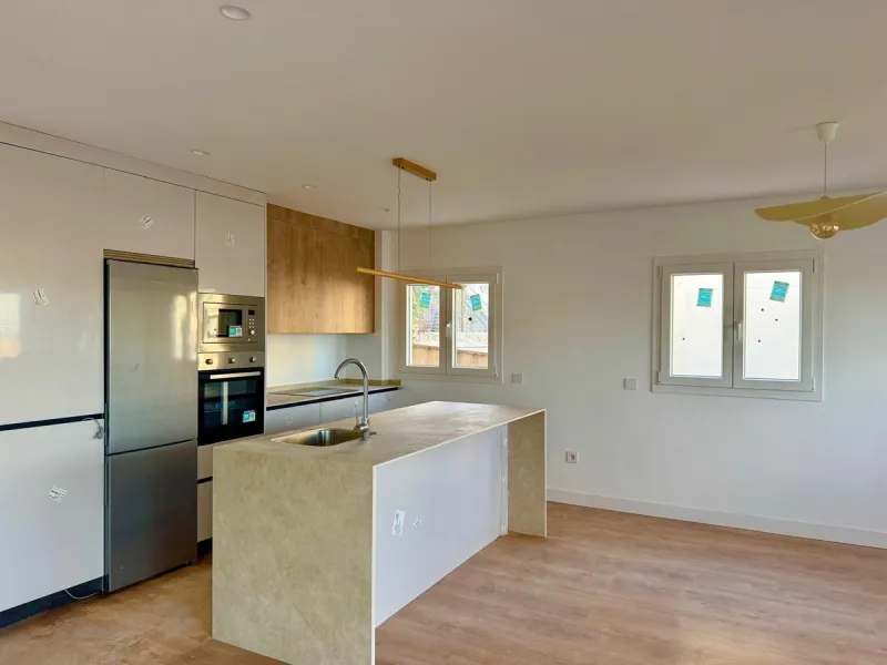 Apartment - Duplex в продаже в Torremolinos, Málaga. В доме 3 спален и 3 ванных комнат. Площадь дома 150 м²