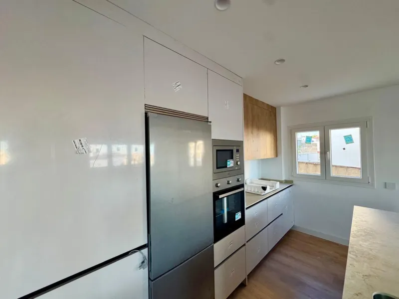 Apartment - Duplex в продаже в Torremolinos, Málaga. В доме 3 спален и 3 ванных комнат. Площадь дома 150 м²