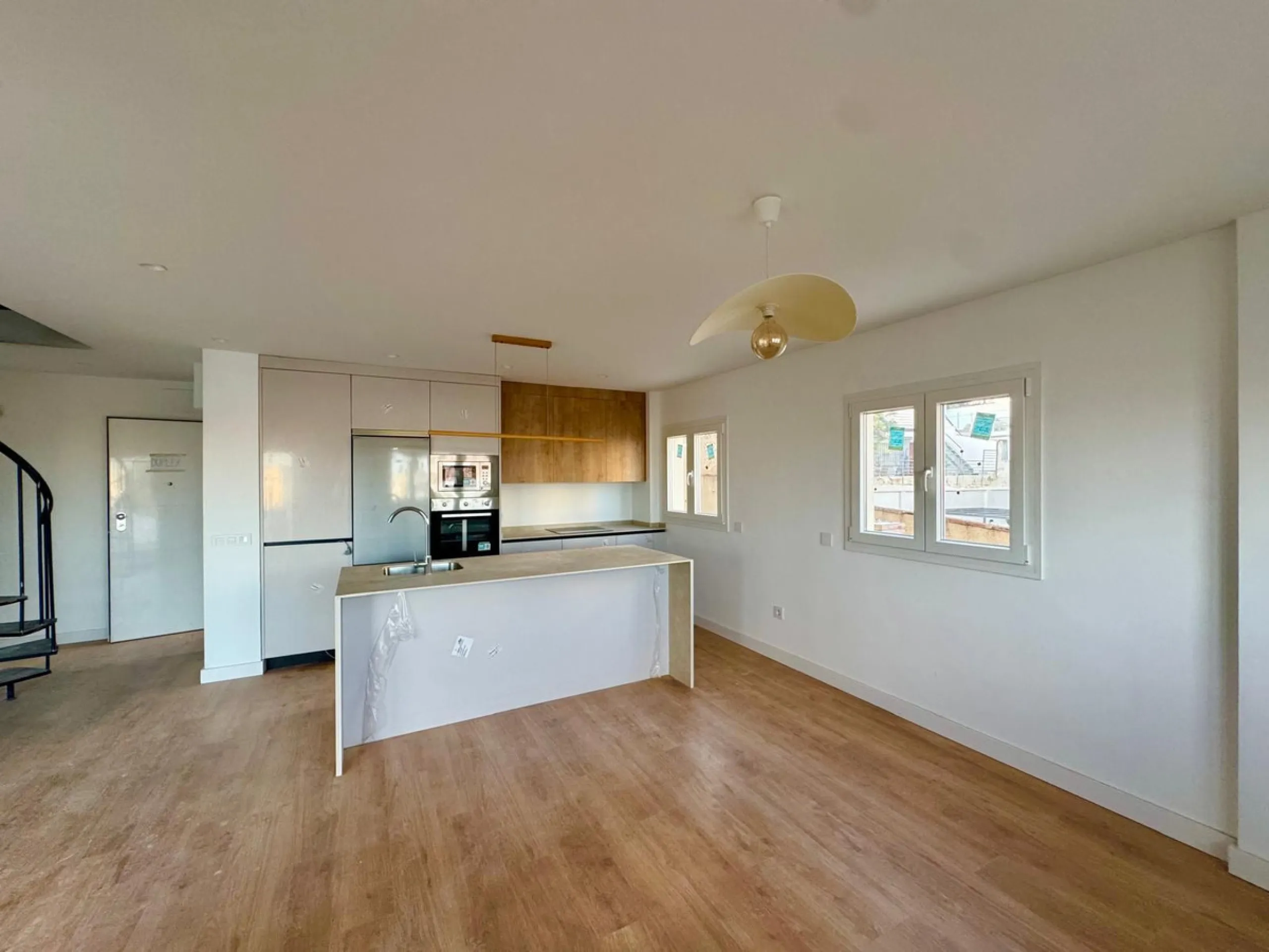 Apartment - Duplex в продаже в Torremolinos, Málaga. В доме 3 спален и 3 ванных комнат. Площадь дома 150 м²