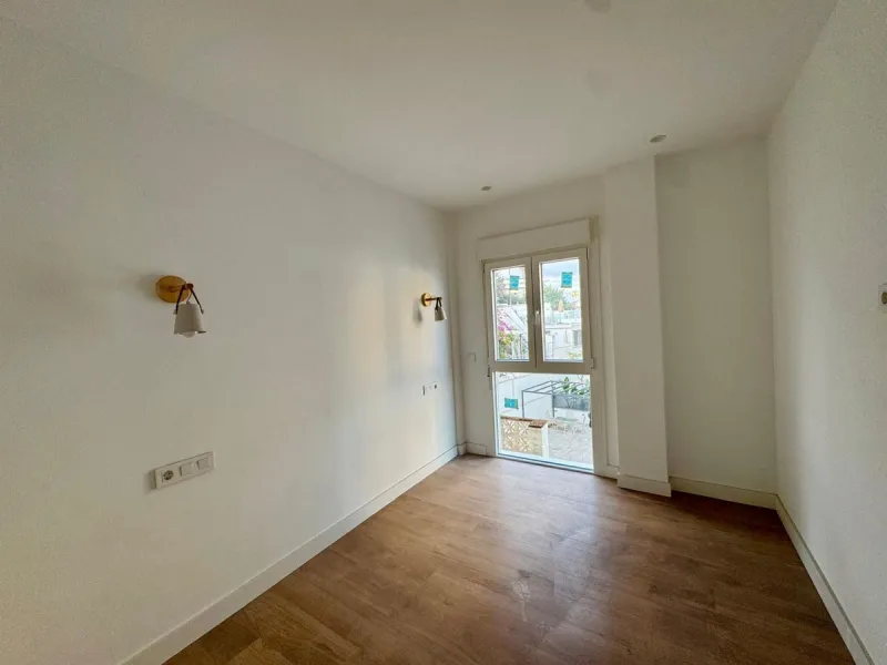 Apartment - Duplex в продаже в Torremolinos, Málaga. В доме 3 спален и 3 ванных комнат. Площадь дома 150 м²