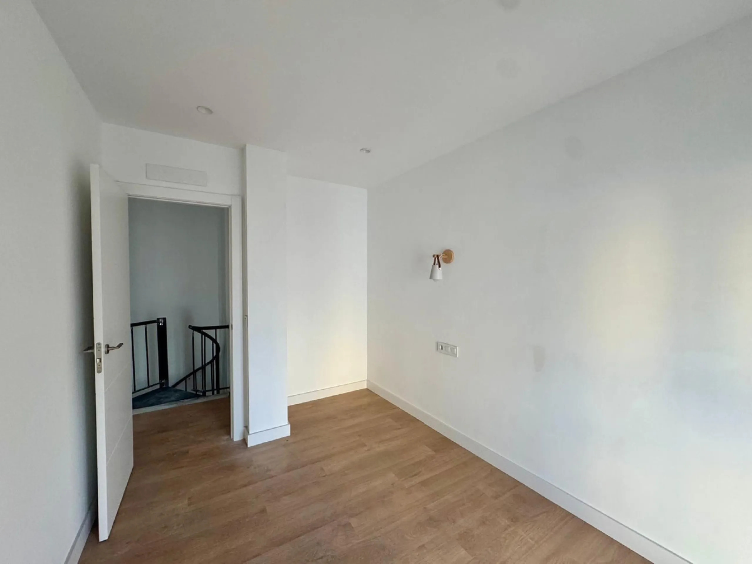 Apartment - Duplex в продаже в Torremolinos, Málaga. В доме 3 спален и 3 ванных комнат. Площадь дома 150 м²