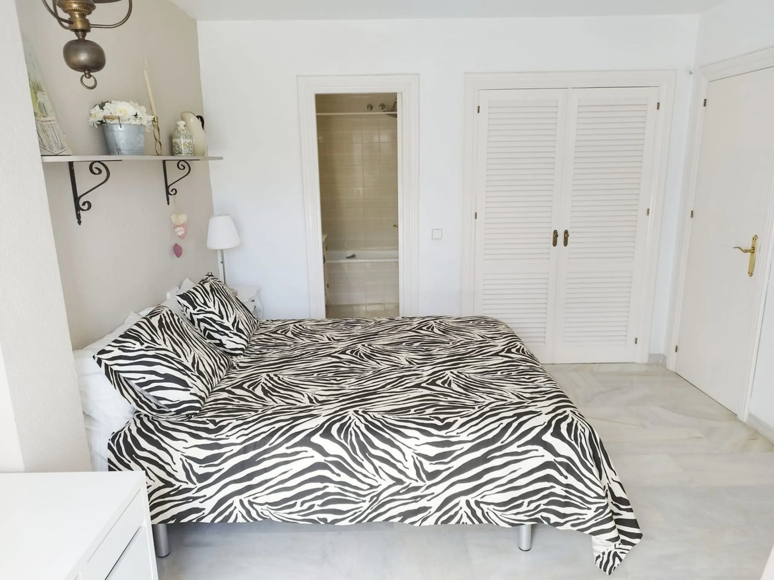 Apartment - Middle Floor Apartment в продаже в Mijas, Málaga. В доме 2 спален и 2 ванных комнат. Площадь дома 130 м²