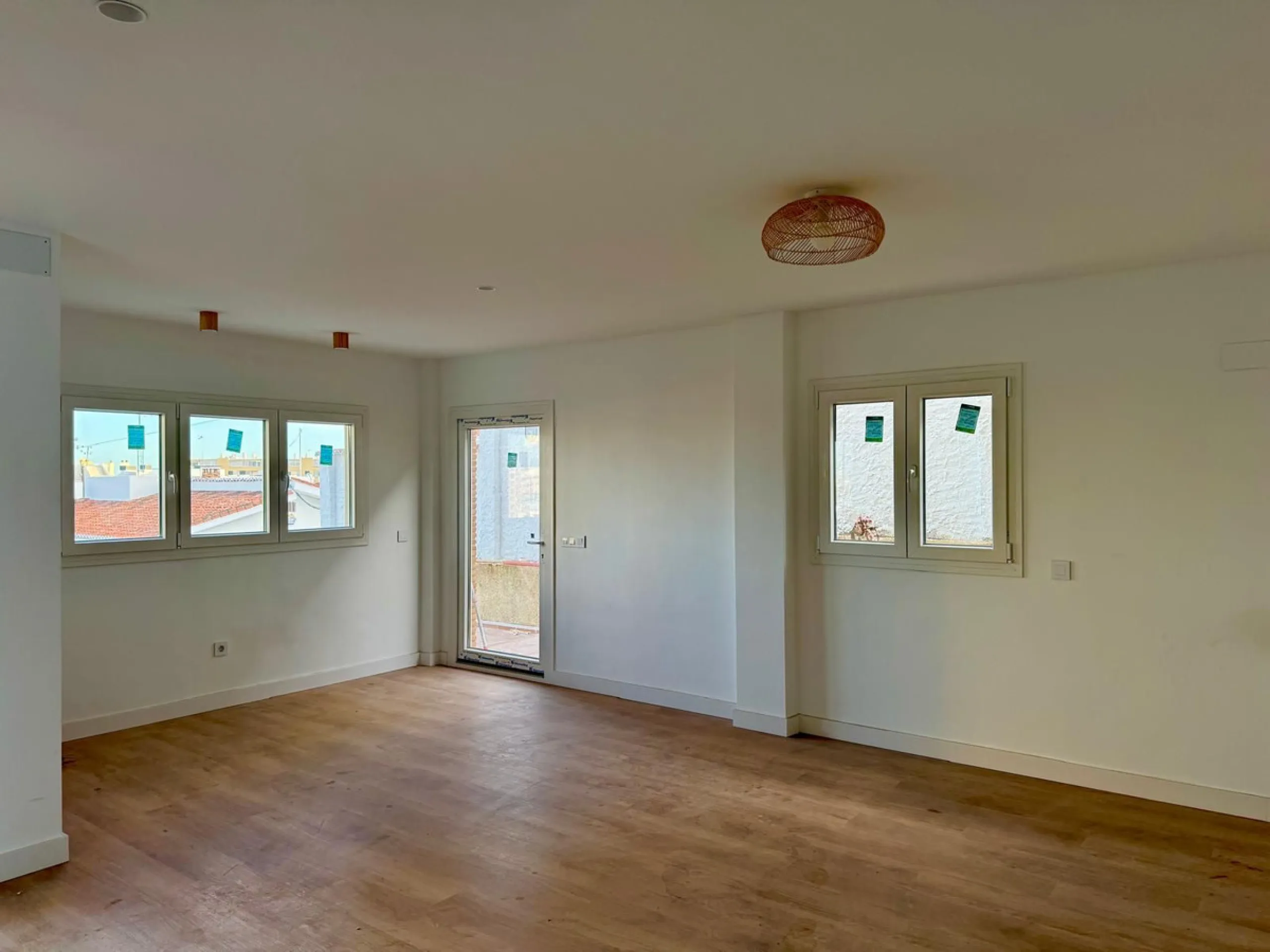 Apartment - Duplex в продаже в Torremolinos, Málaga. В доме 3 спален и 3 ванных комнат. Площадь дома 150 м²