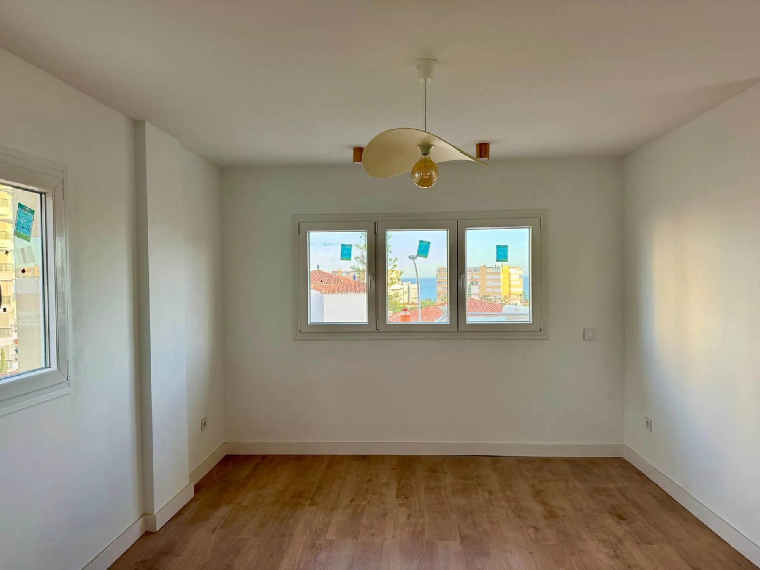 Apartment - Duplex в продаже в Torremolinos, Málaga. В доме 3 спален и 3 ванных комнат. Площадь дома 150 м²