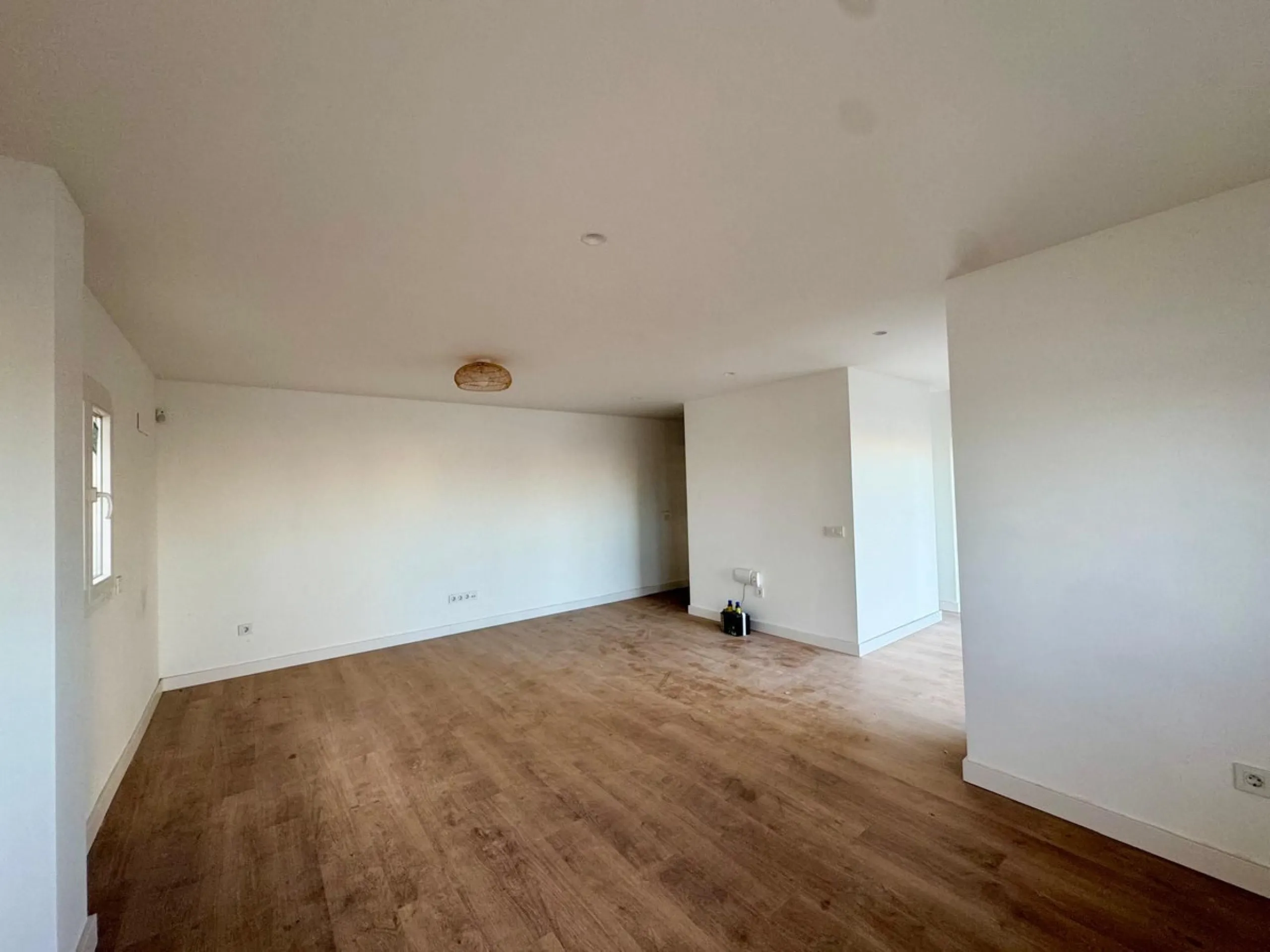 Apartment - Duplex в продаже в Torremolinos, Málaga. В доме 3 спален и 3 ванных комнат. Площадь дома 150 м²