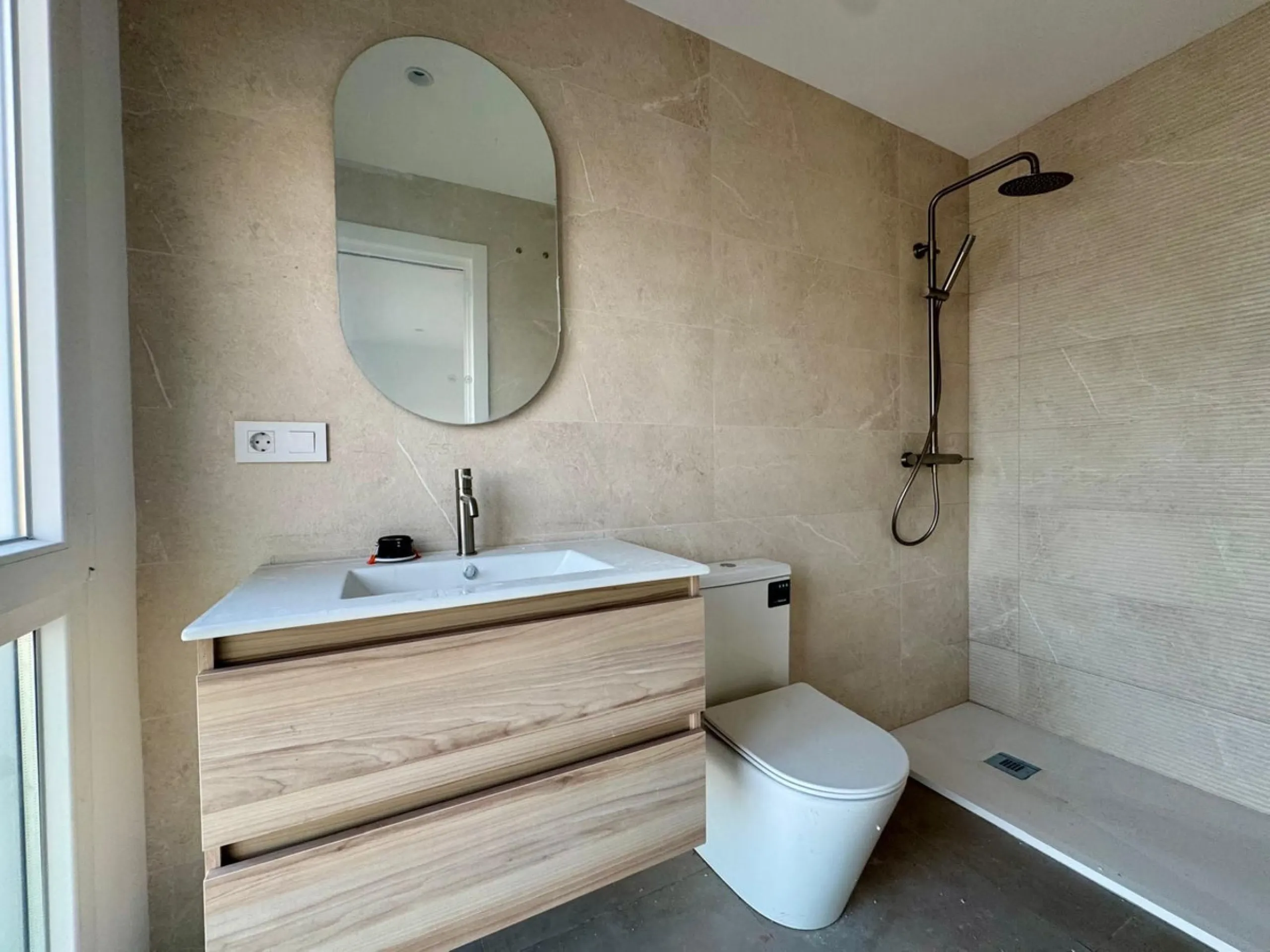 Apartment - Duplex в продаже в Torremolinos, Málaga. В доме 3 спален и 3 ванных комнат. Площадь дома 150 м²