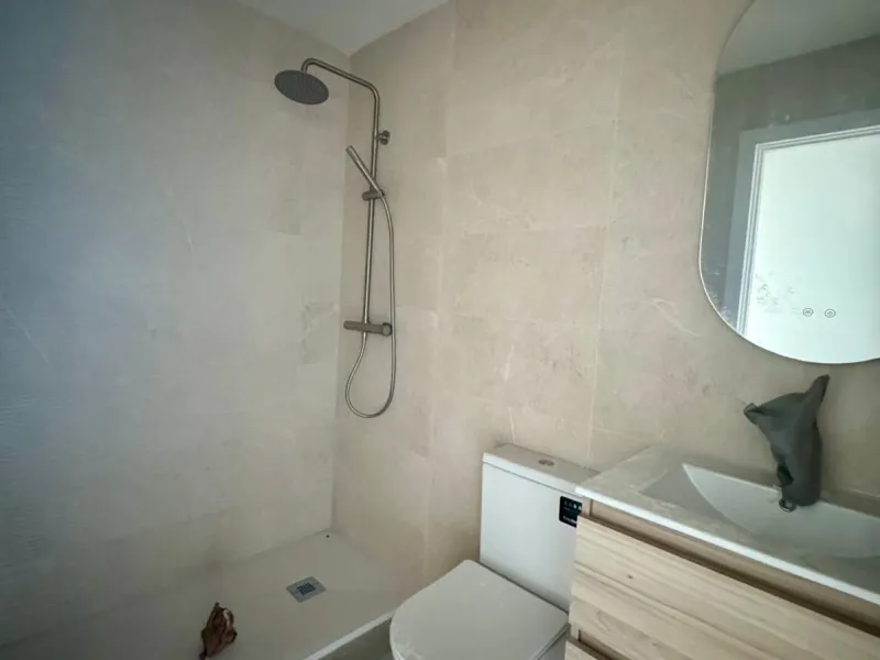 Apartment - Duplex в продаже в Torremolinos, Málaga. В доме 3 спален и 3 ванных комнат. Площадь дома 150 м²
