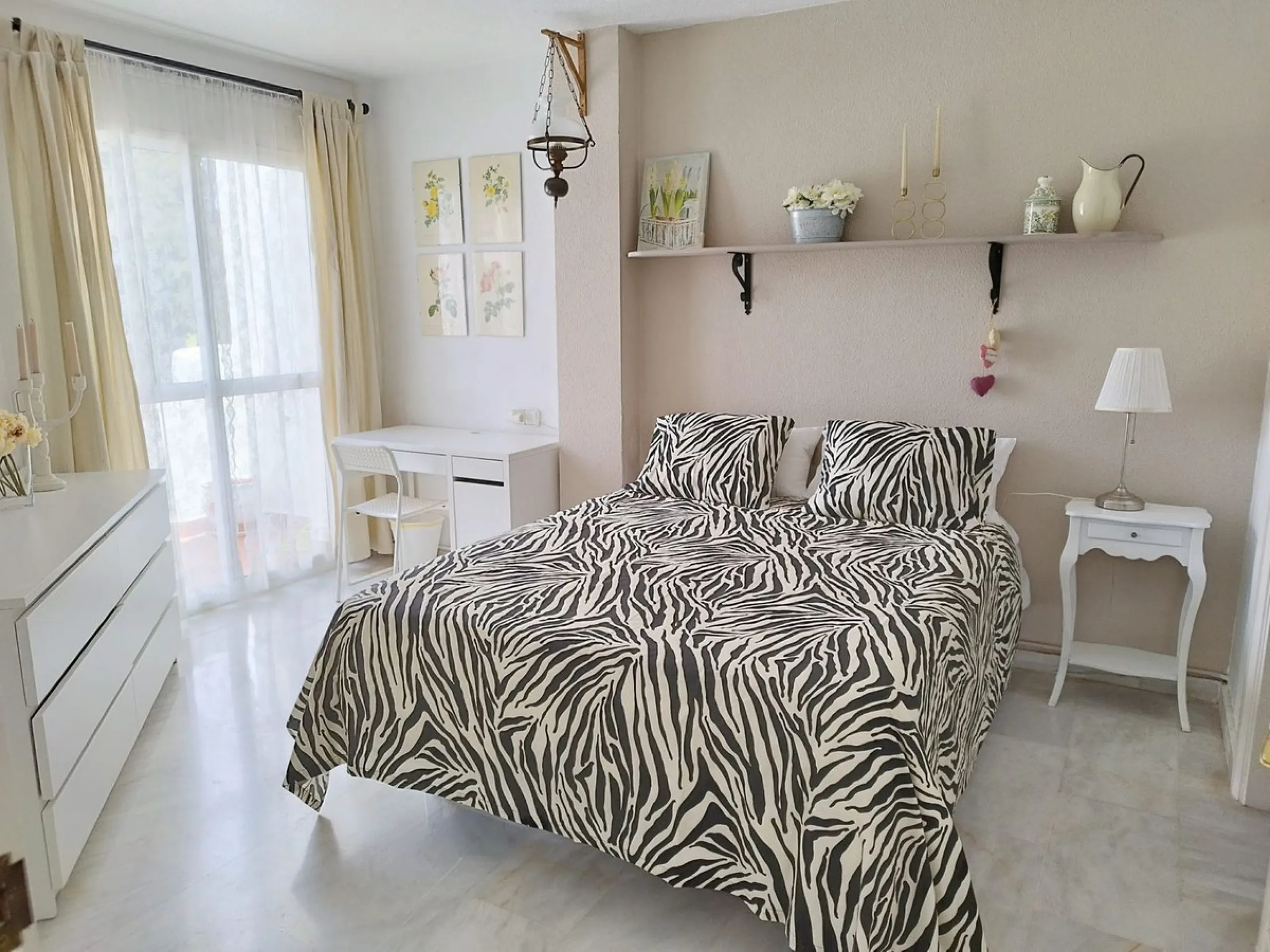 Apartment - Middle Floor Apartment в продаже в Mijas, Málaga. В доме 2 спален и 2 ванных комнат. Площадь дома 130 м²
