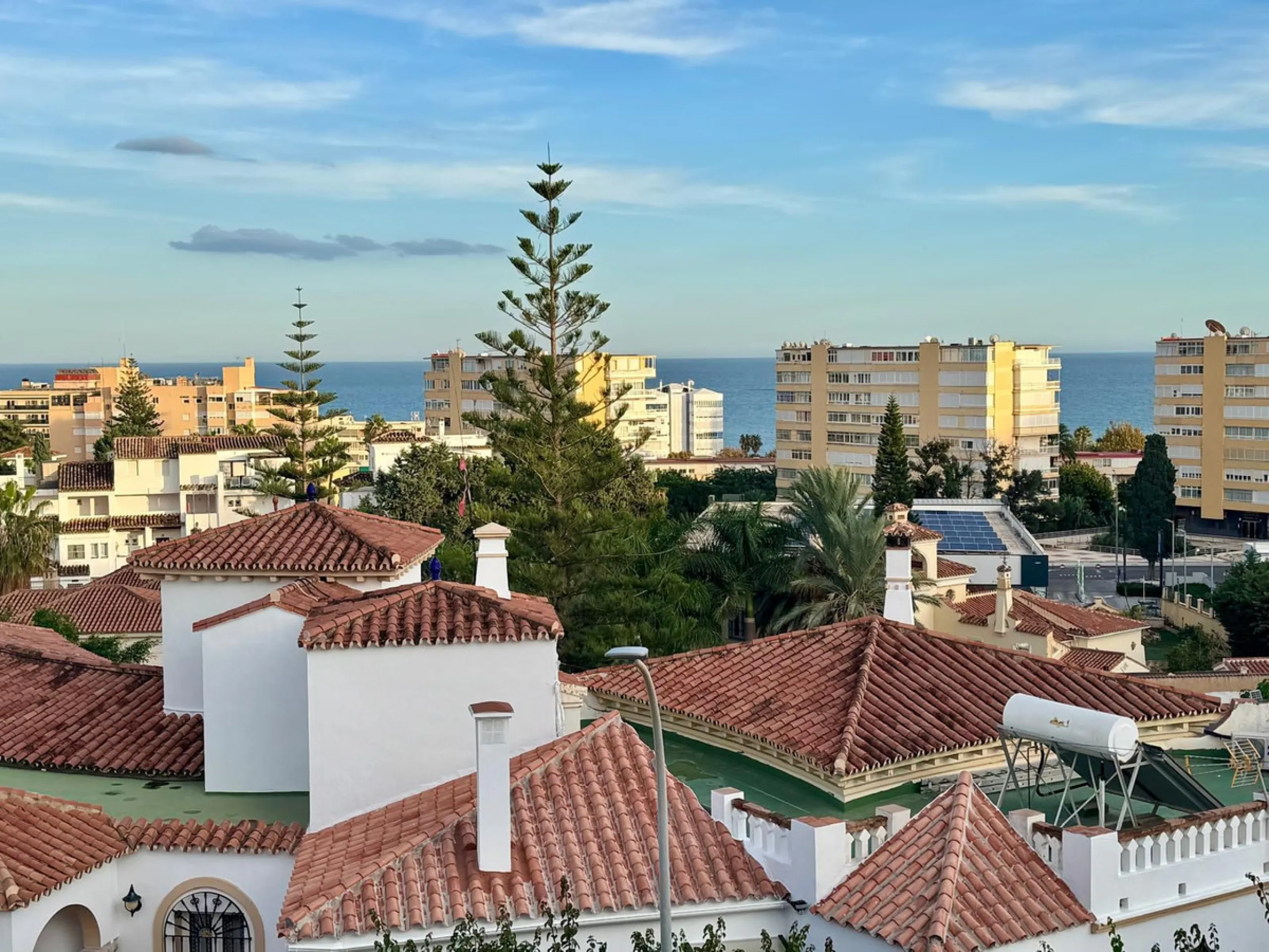 Apartment - Duplex в продаже в Torremolinos, Málaga. В доме 3 спален и 3 ванных комнат. Площадь дома 150 м²