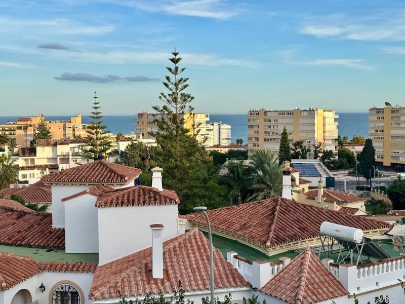 Apartment - Duplex в продаже в Torremolinos, Málaga. В доме 3 спален и 3 ванных комнат. Площадь дома 150 м²