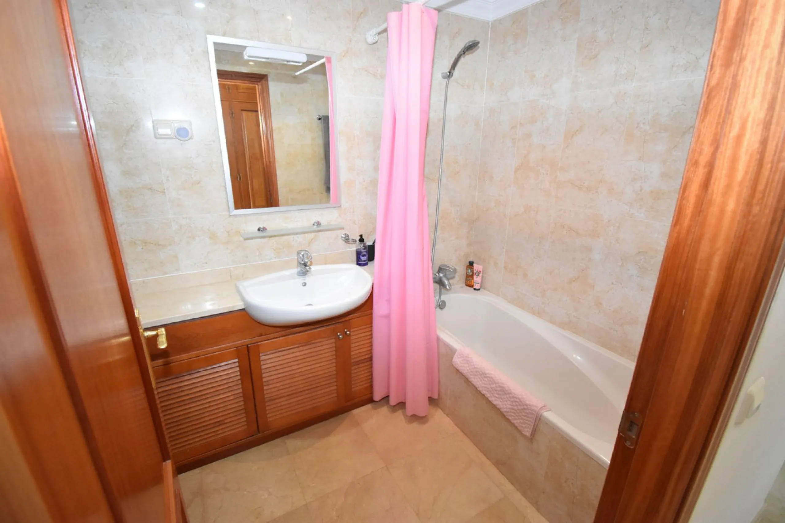 Beautiful 2-Bedroom Apartment in La Cala Hills – Costa del Sol