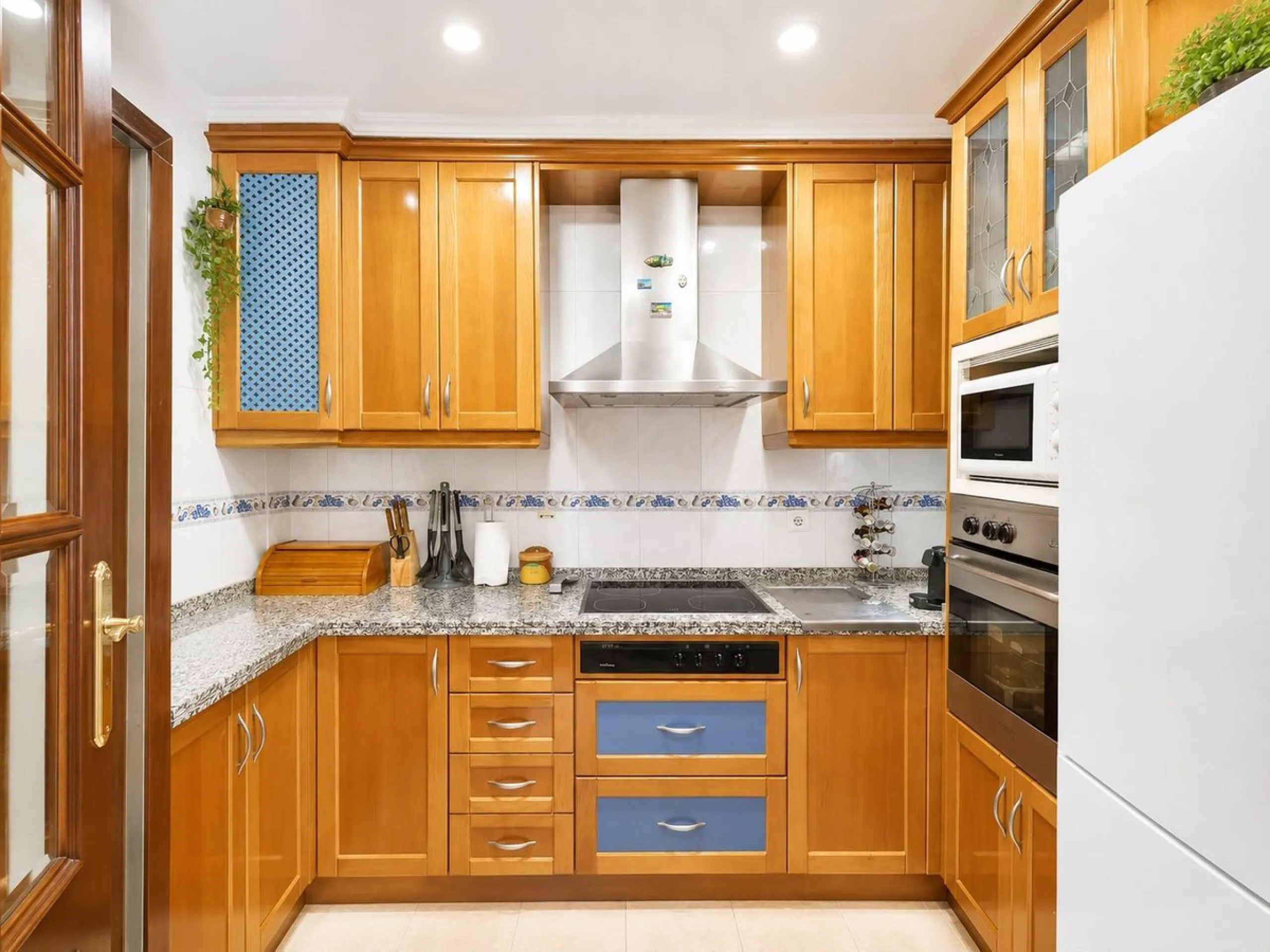 Apartment - Middle Floor Apartment в продаже в Benalmadena, Málaga. В доме 2 спален и 1 ванных комнат. Площадь дома 74 м²