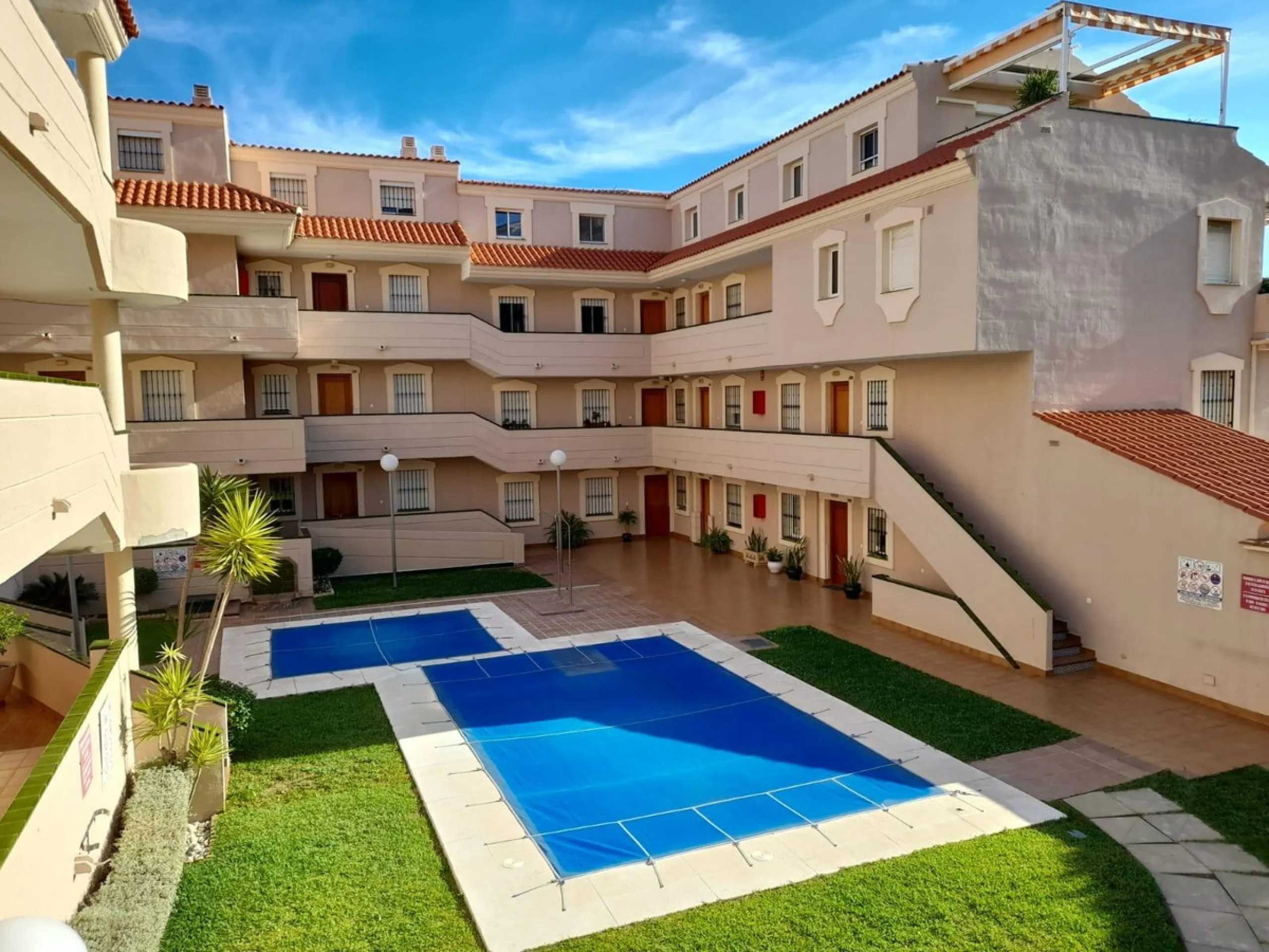 Apartment - Middle Floor Apartment в продаже в Benalmadena, Málaga. В доме 2 спален и 1 ванных комнат. Площадь дома 74 м²