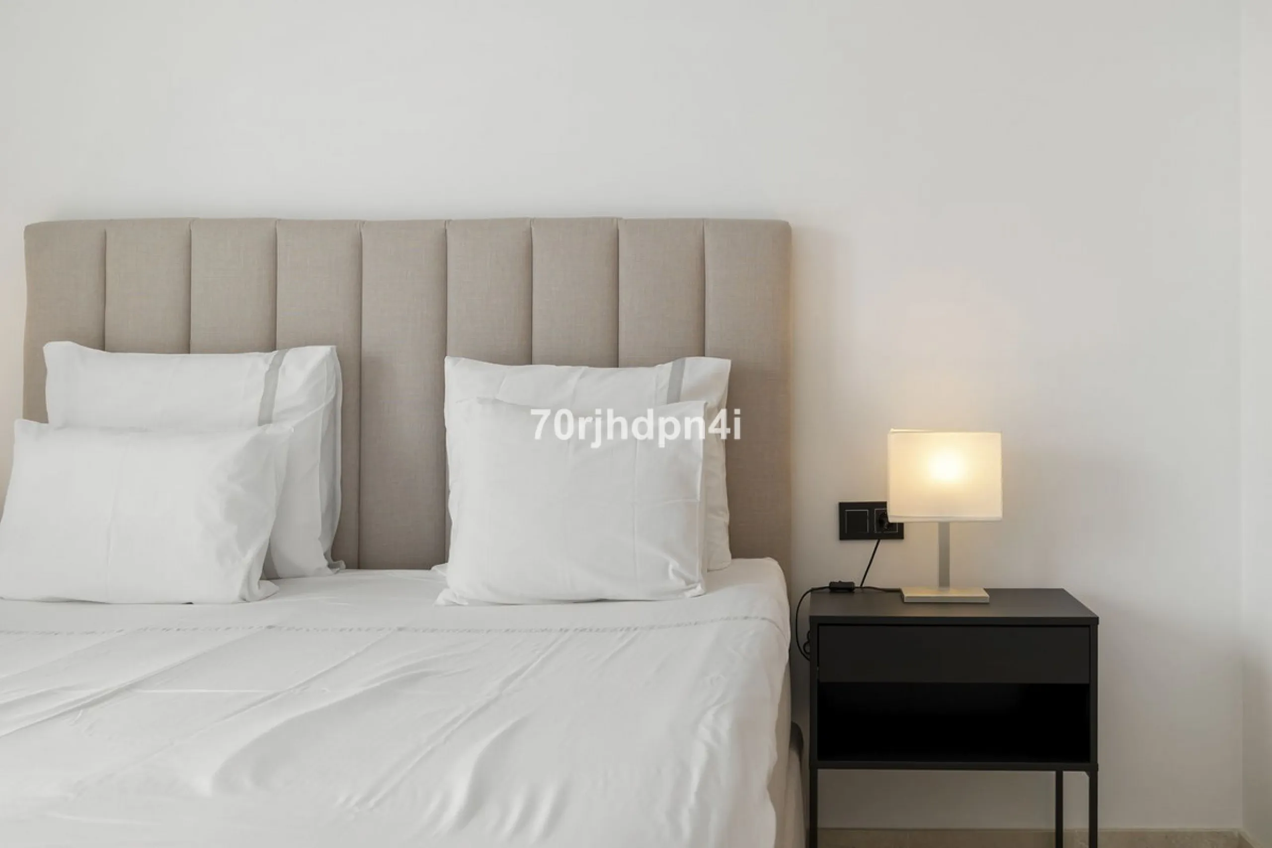 Discover this fully renovated penthouse in the heart of La Resina Golf – one of the most sought-after locations on the New Golden Mile between Marbella and Estepona.