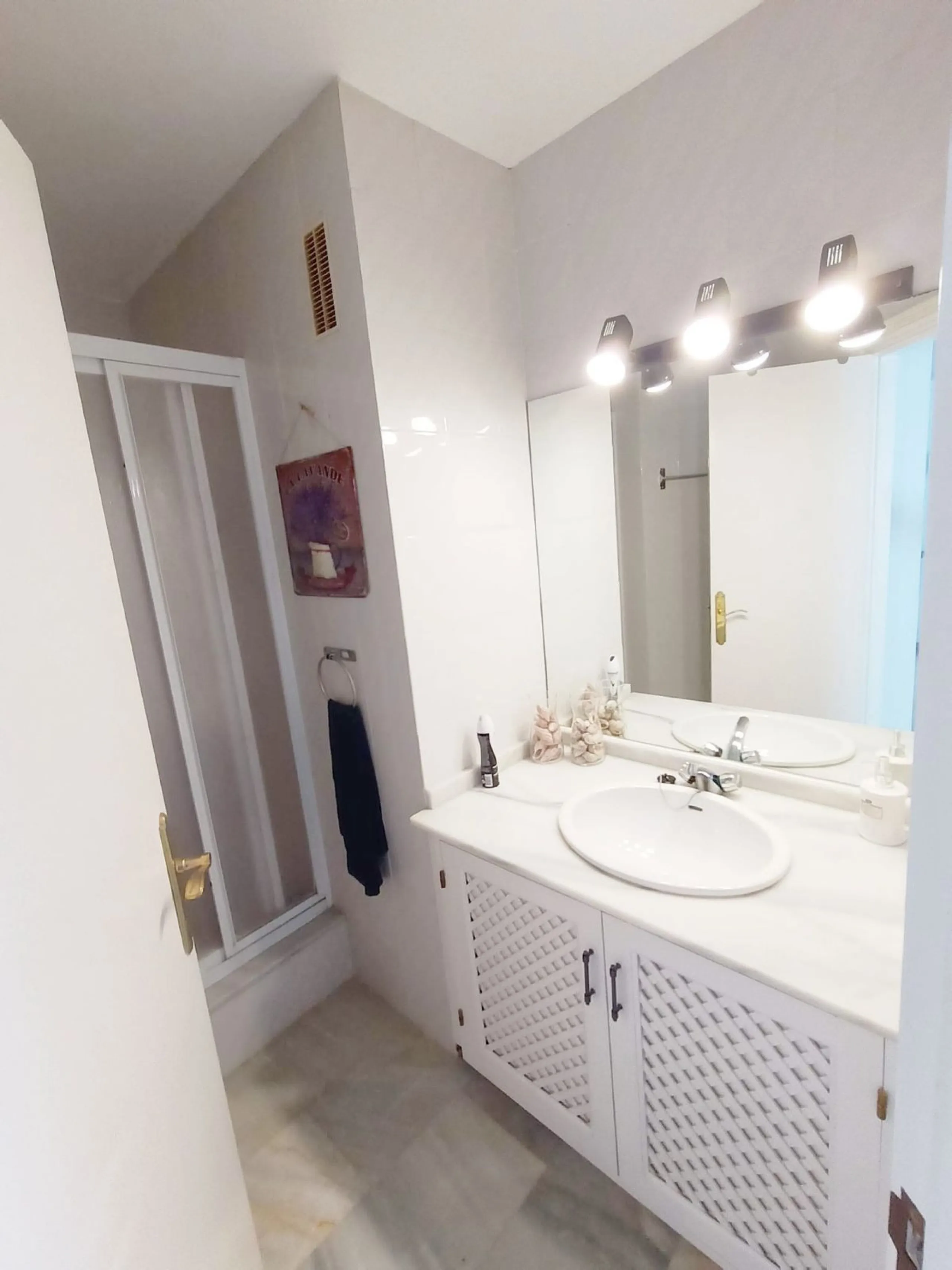 Apartment - Middle Floor Apartment в продаже в Mijas, Málaga. В доме 2 спален и 2 ванных комнат. Площадь дома 130 м²