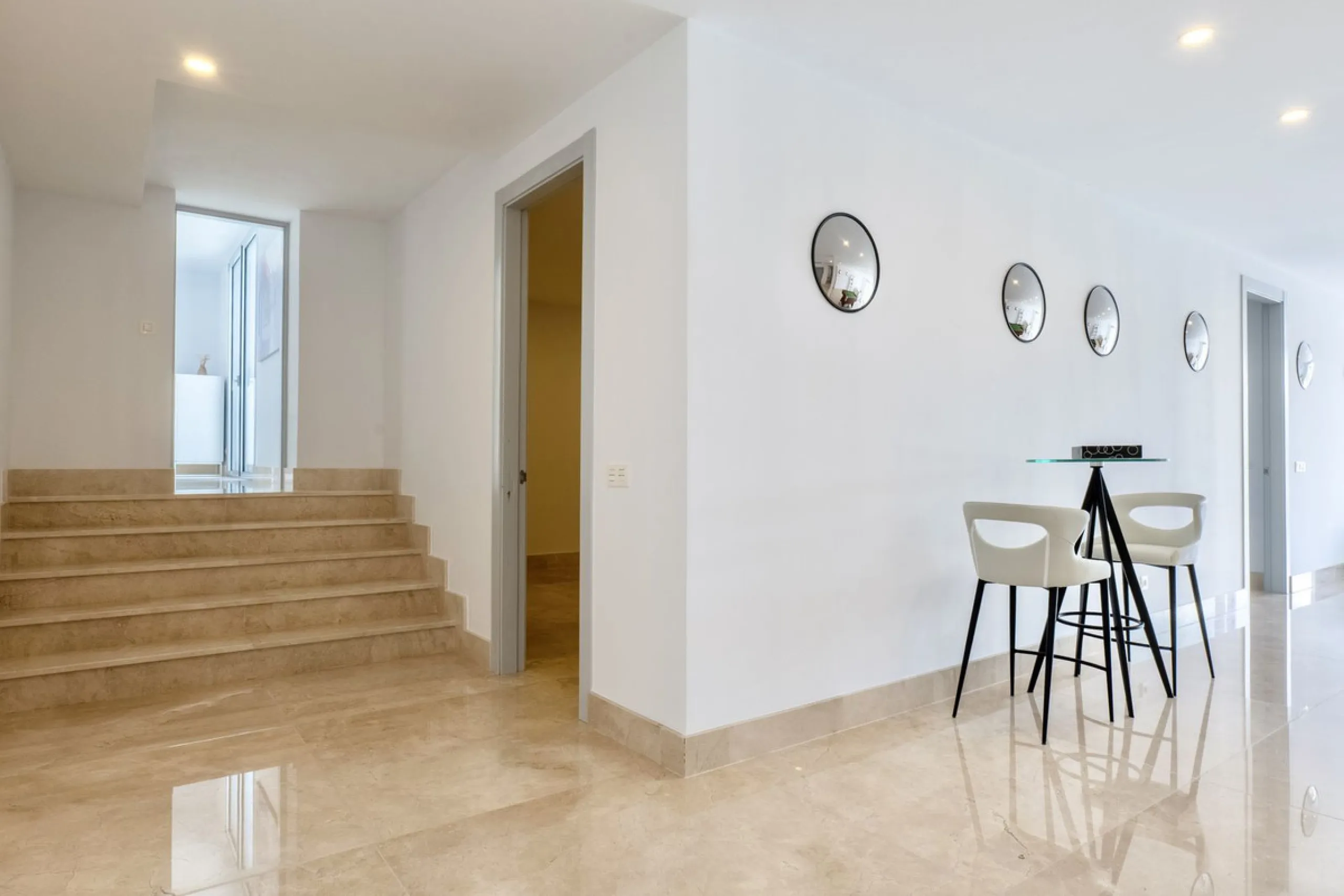 This exceptional luxury villa is located in the prestigious Los Arqueros Golf & Country Club, offering an unparalleled combination of space, sophistication, and stunning natural surroundings. Set on an elevated plot, the property enjoys breathtaking panor