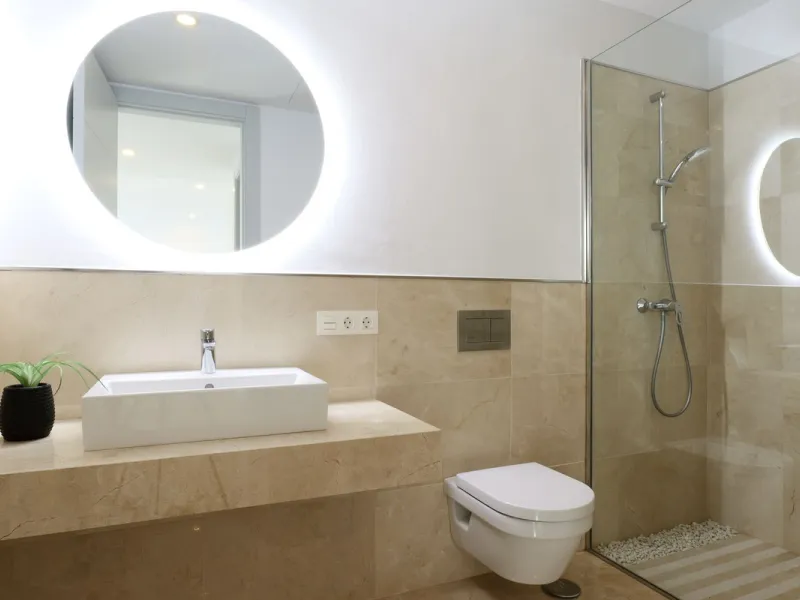 This exceptional luxury villa is located in the prestigious Los Arqueros Golf & Country Club, offering an unparalleled combination of space, sophistication, and stunning natural surroundings. Set on an elevated plot, the property enjoys breathtaking panor