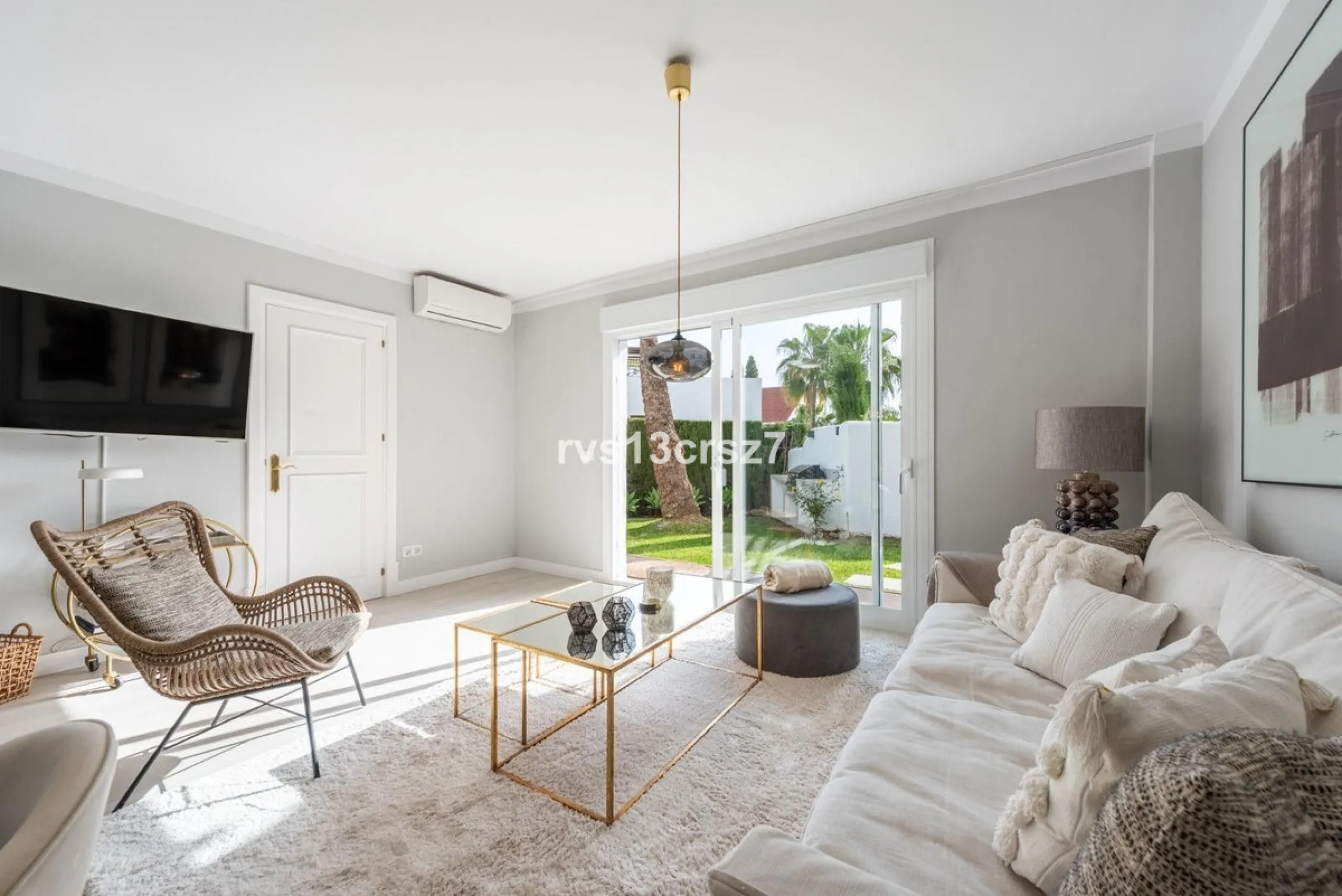 Apartment - Ground Floor Apartment в продаже в Marbella, Málaga. В доме 4 спален и 2 ванных комнат. Площадь дома 112 м²