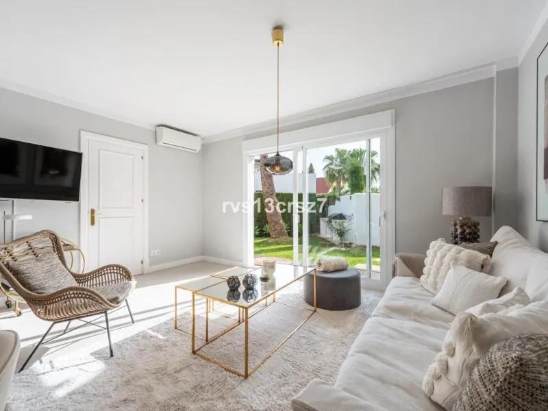 Apartment - Ground Floor Apartment в продаже в Marbella, Málaga. В доме 4 спален и 2 ванных комнат. Площадь дома 112 м²
