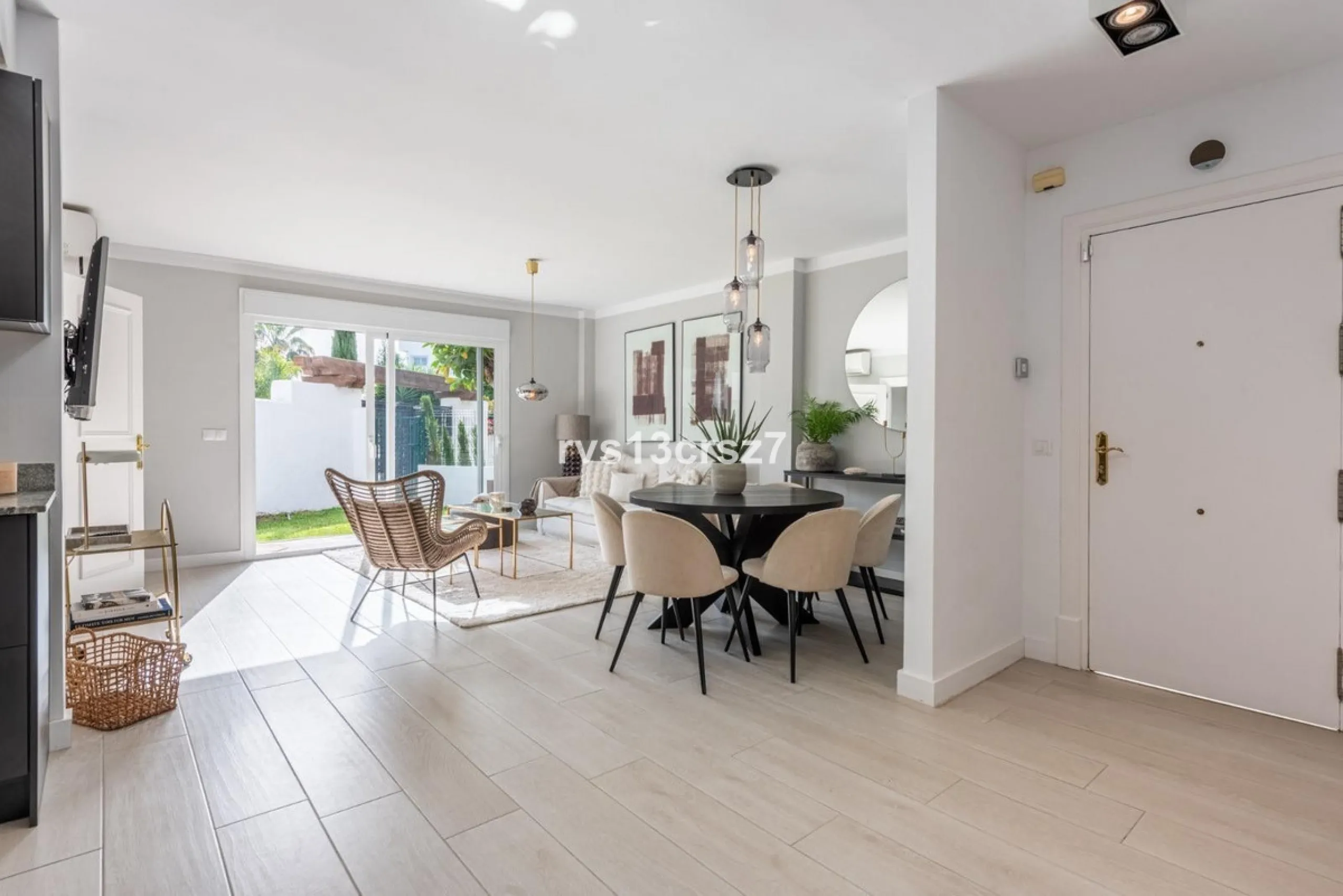 Apartment - Ground Floor Apartment в продаже в Marbella, Málaga. В доме 4 спален и 2 ванных комнат. Площадь дома 112 м²