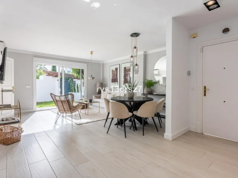 Apartment - Ground Floor Apartment в продаже в Marbella, Málaga. В доме 4 спален и 2 ванных комнат. Площадь дома 112 м²