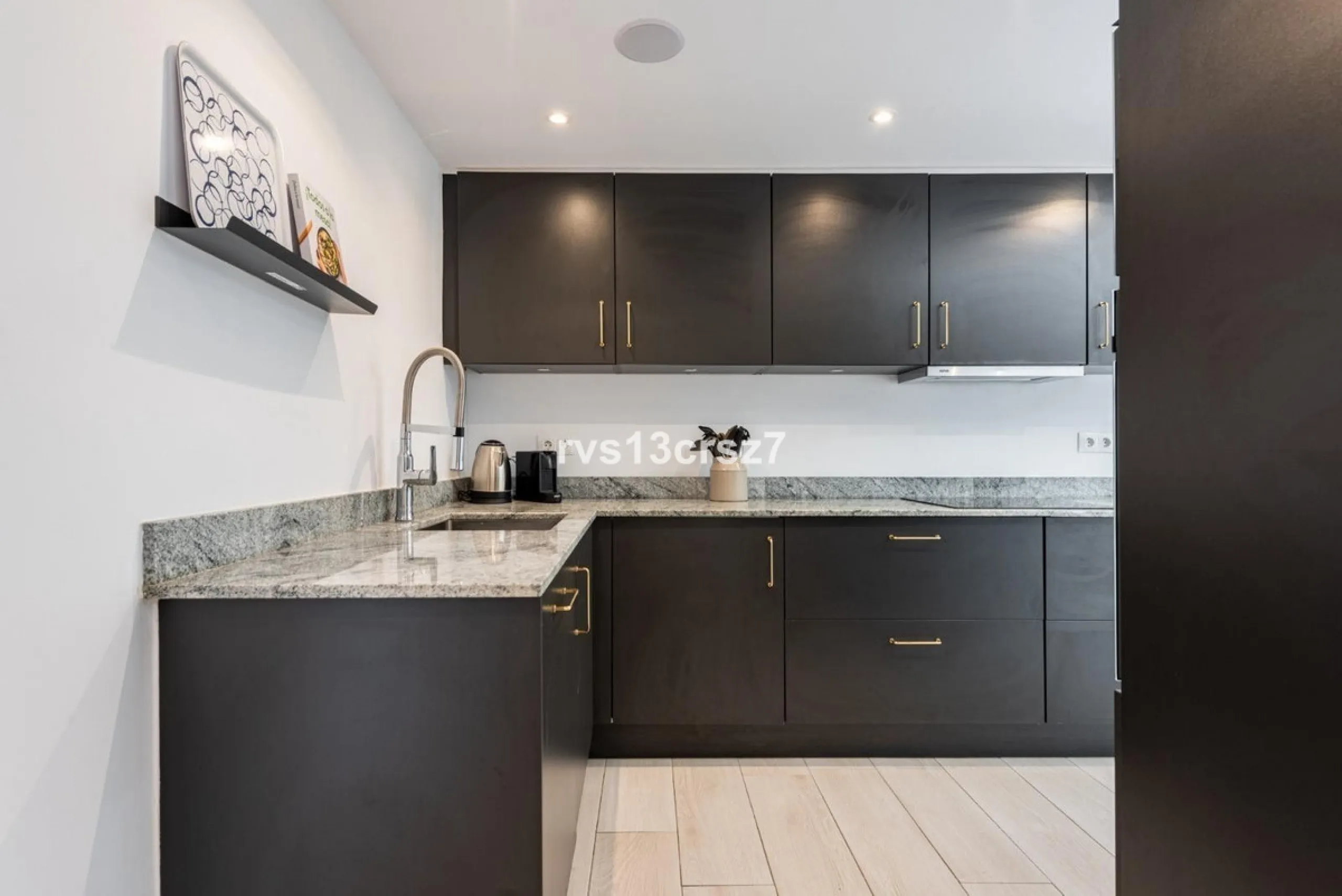 Apartment - Ground Floor Apartment в продаже в Marbella, Málaga. В доме 4 спален и 2 ванных комнат. Площадь дома 112 м²