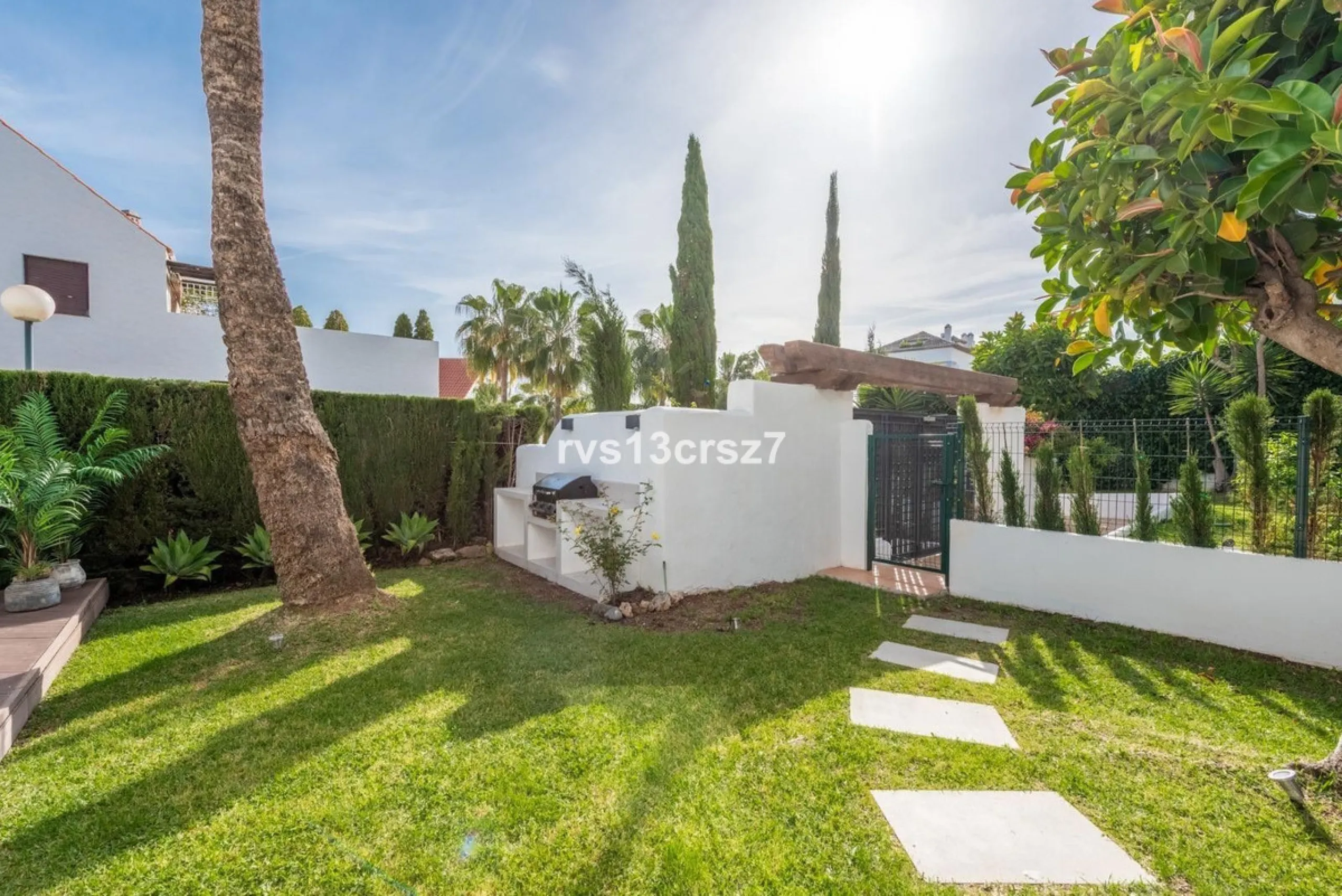 Apartment - Ground Floor Apartment в продаже в Marbella, Málaga. В доме 4 спален и 2 ванных комнат. Площадь дома 112 м²