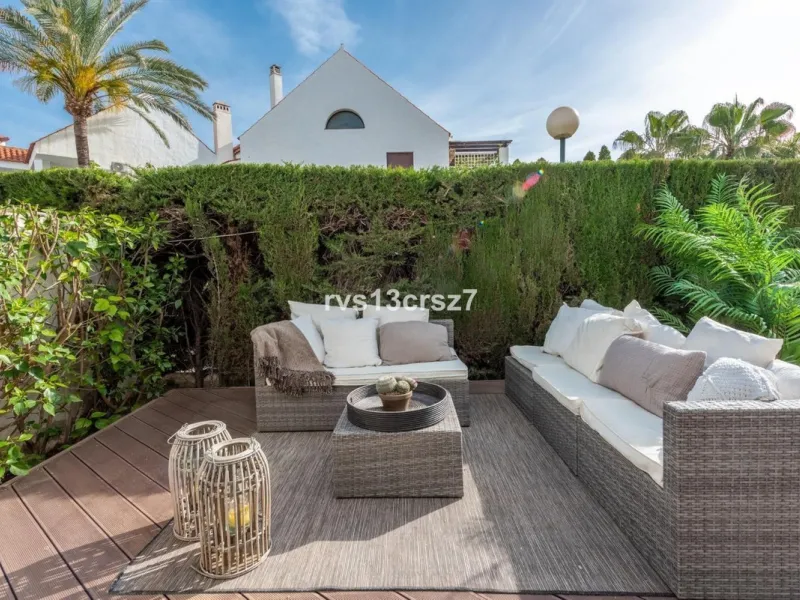 Apartment - Ground Floor Apartment в продаже в Marbella, Málaga. В доме 4 спален и 2 ванных комнат. Площадь дома 112 м²