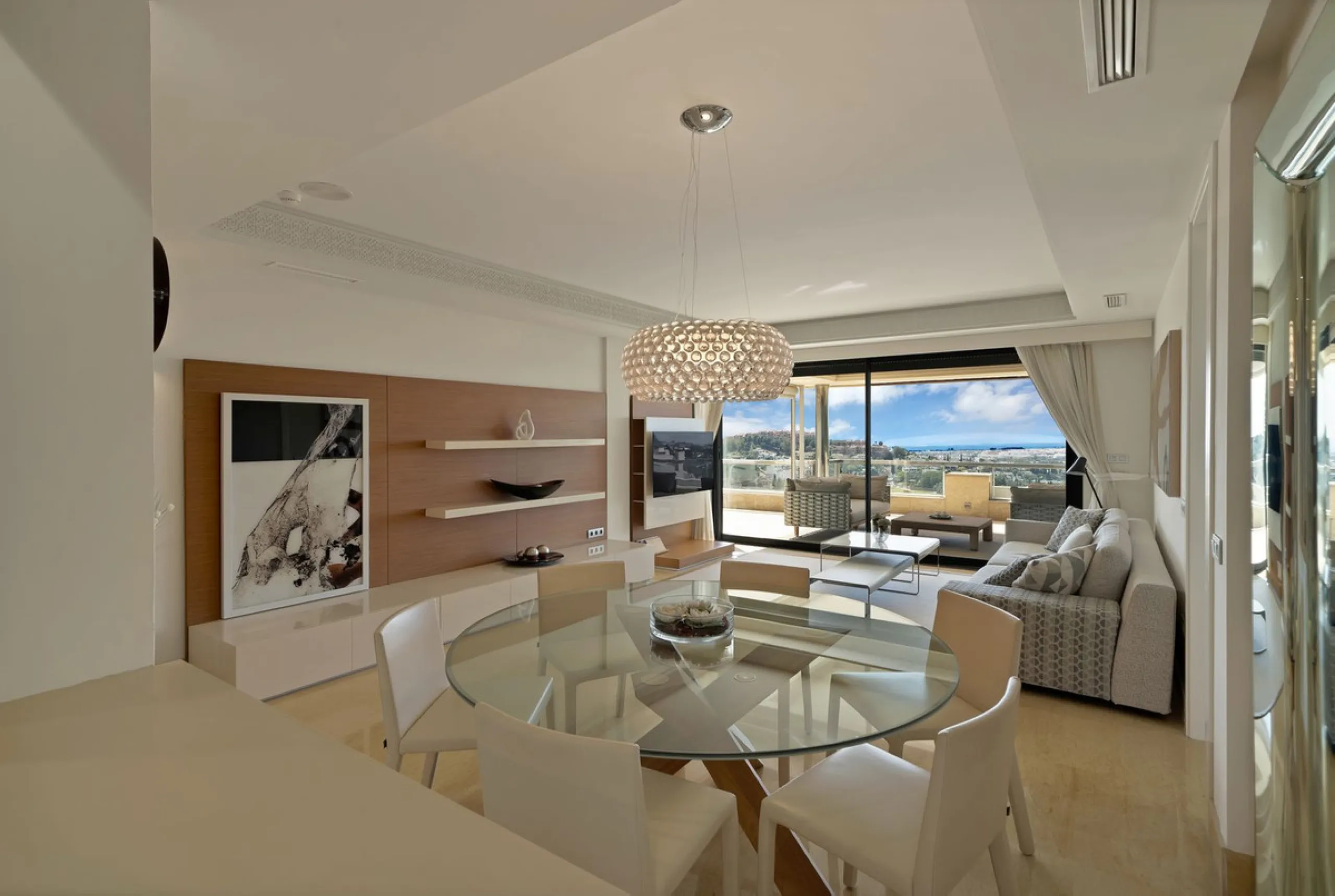 Stunning 3-Bedroom Apartment with Panoramic Views.