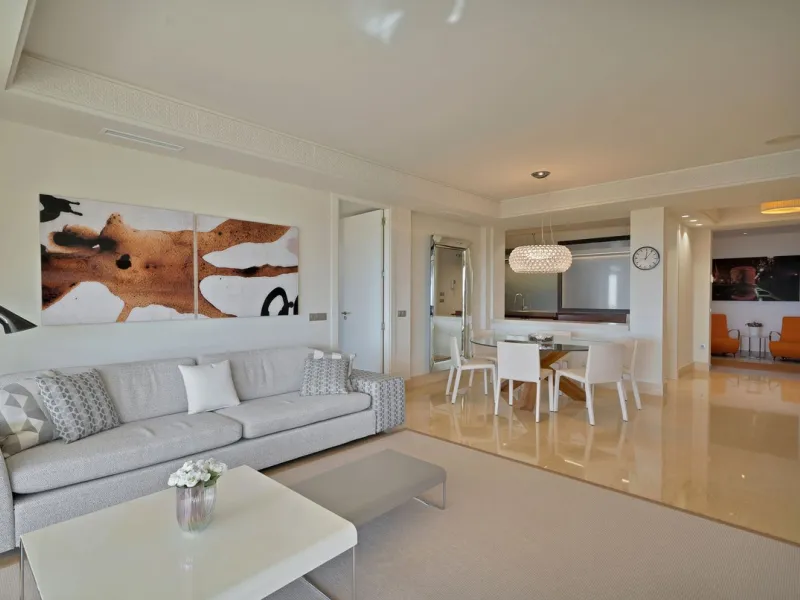 Stunning 3-Bedroom Apartment with Panoramic Views.