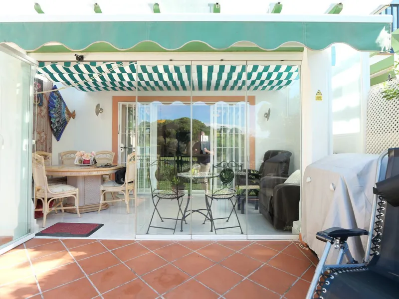 Unique opportunity, beautiful townhouse with 2 bathrooms and possibility to 3 bedrooms, next to the port of beautiful Cabopino.