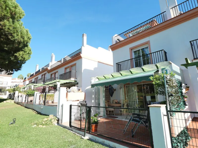 Unique opportunity, beautiful townhouse with 2 bathrooms and possibility to 3 bedrooms, next to the port of beautiful Cabopino.