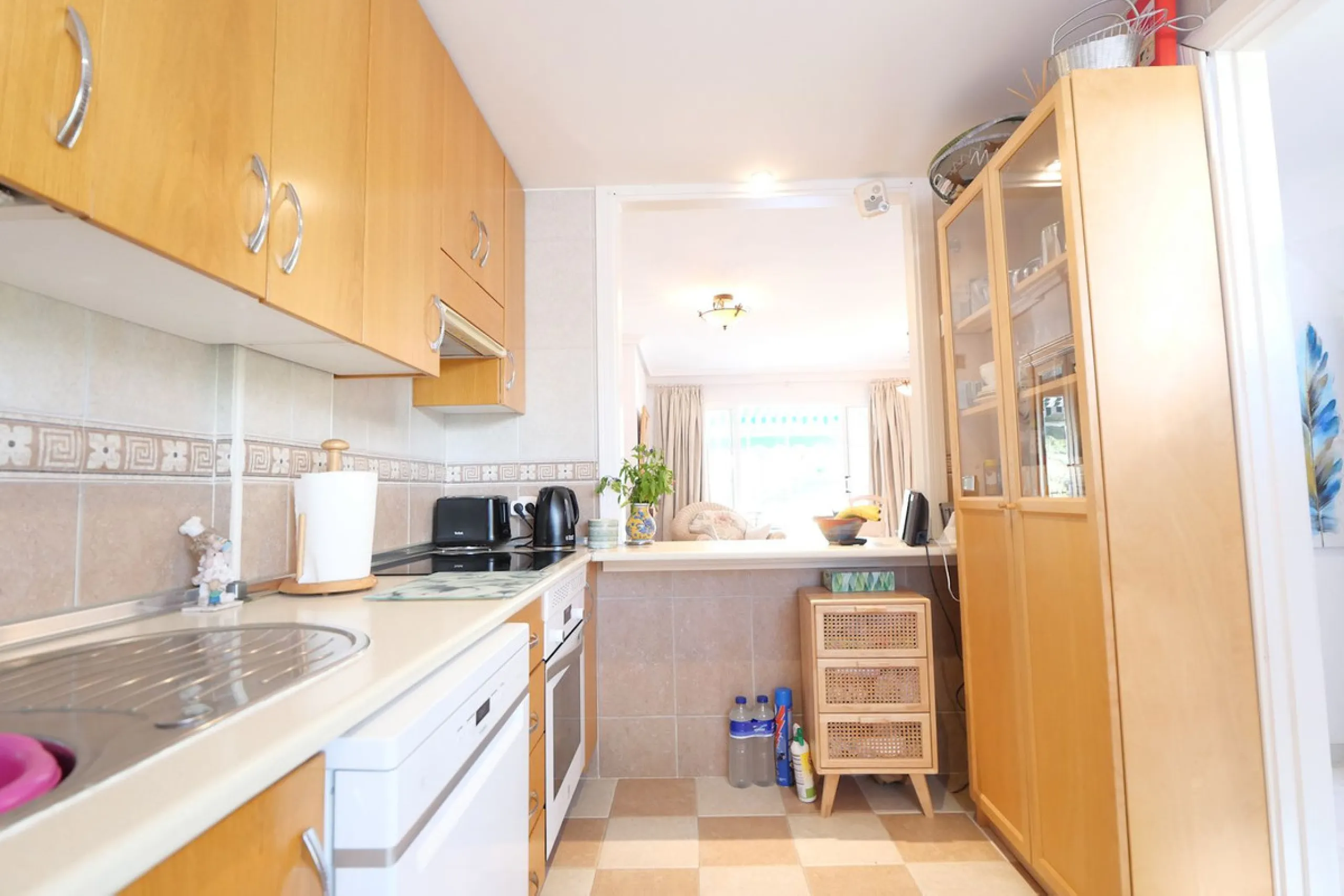 Unique opportunity, beautiful townhouse with 2 bathrooms and possibility to 3 bedrooms, next to the port of beautiful Cabopino.