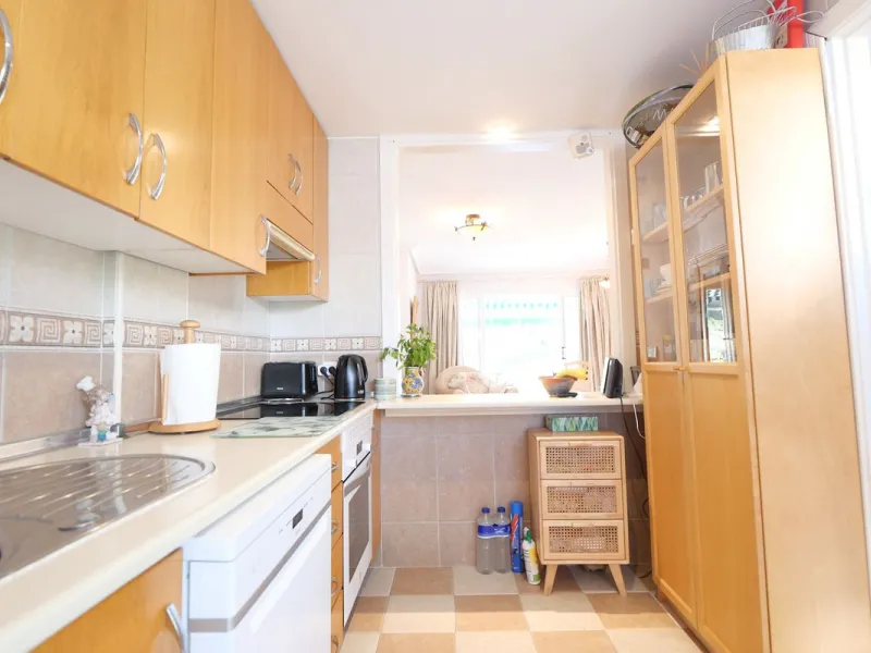 Unique opportunity, beautiful townhouse with 2 bathrooms and possibility to 3 bedrooms, next to the port of beautiful Cabopino.