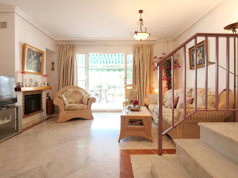 Unique opportunity, beautiful townhouse with 2 bathrooms and possibility to 3 bedrooms, next to the port of beautiful Cabopino.