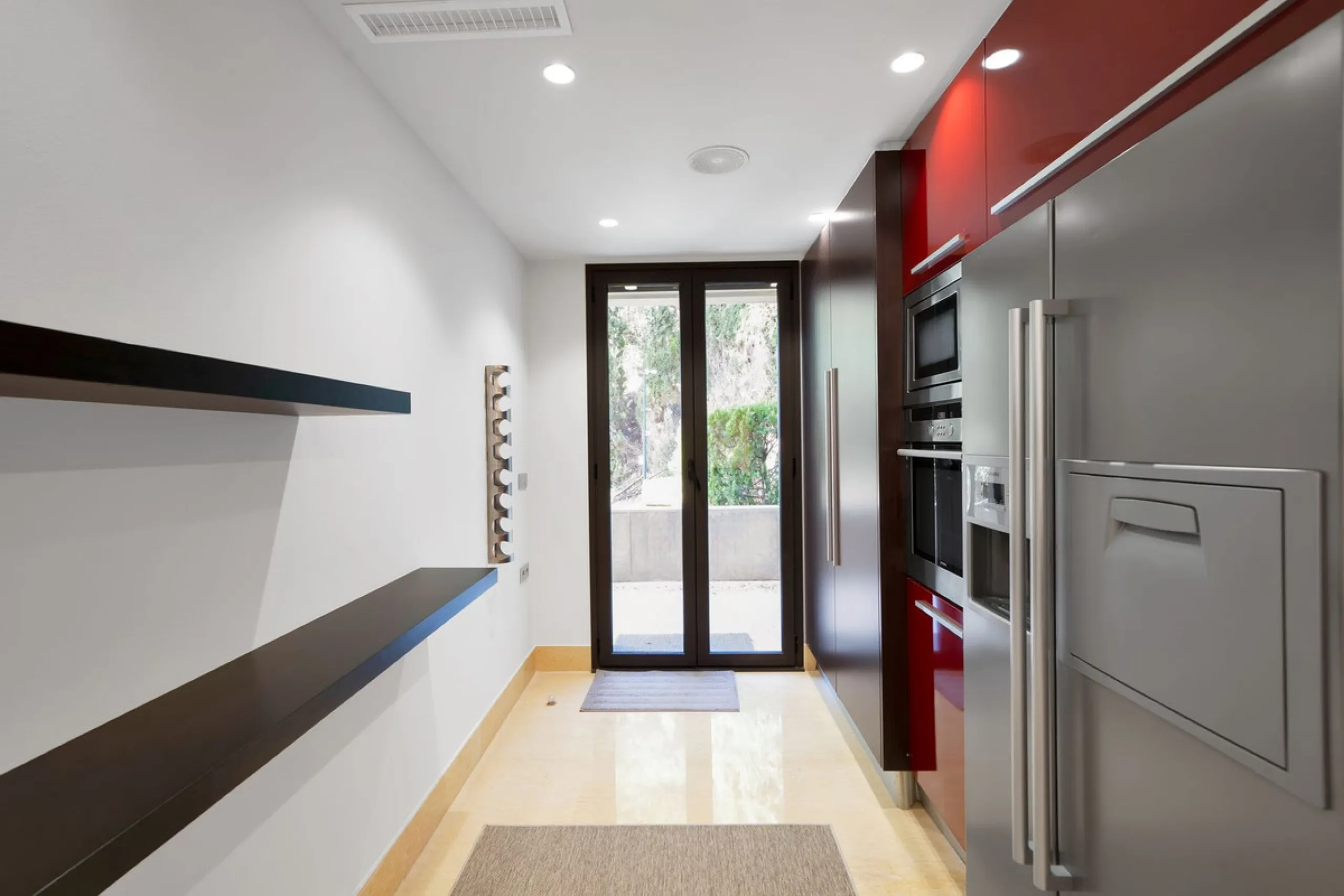 Stunning 3-Bedroom Apartment with Panoramic Views.