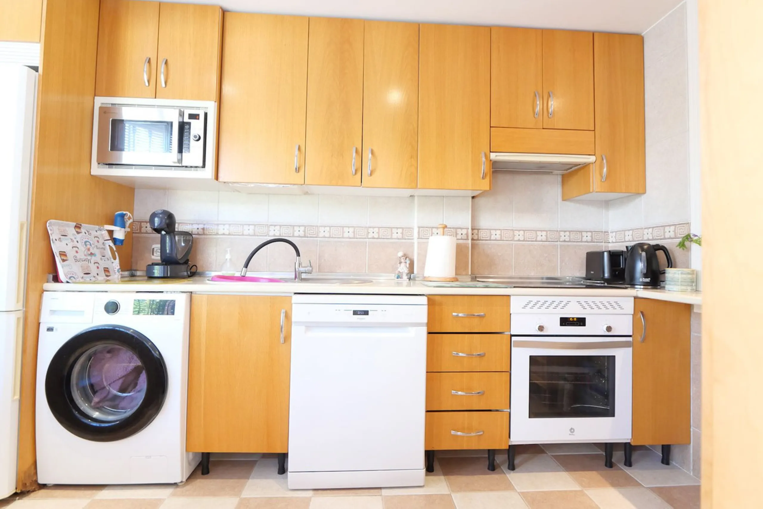 Unique opportunity, beautiful townhouse with 2 bathrooms and possibility to 3 bedrooms, next to the port of beautiful Cabopino.