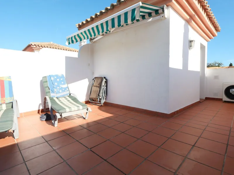 Unique opportunity, beautiful townhouse with 2 bathrooms and possibility to 3 bedrooms, next to the port of beautiful Cabopino.