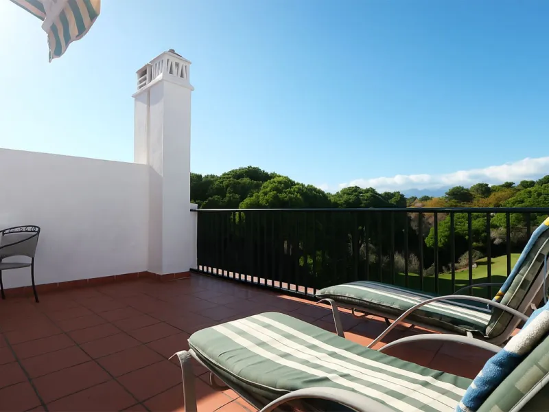 Unique opportunity, beautiful townhouse with 2 bathrooms and possibility to 3 bedrooms, next to the port of beautiful Cabopino.