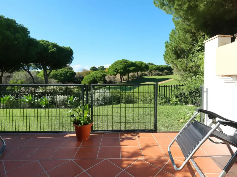 Unique opportunity, beautiful townhouse with 2 bathrooms and possibility to 3 bedrooms, next to the port of beautiful Cabopino.