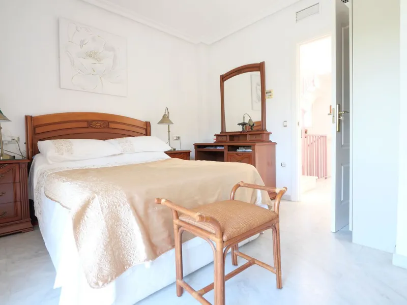 Unique opportunity, beautiful townhouse with 2 bathrooms and possibility to 3 bedrooms, next to the port of beautiful Cabopino.