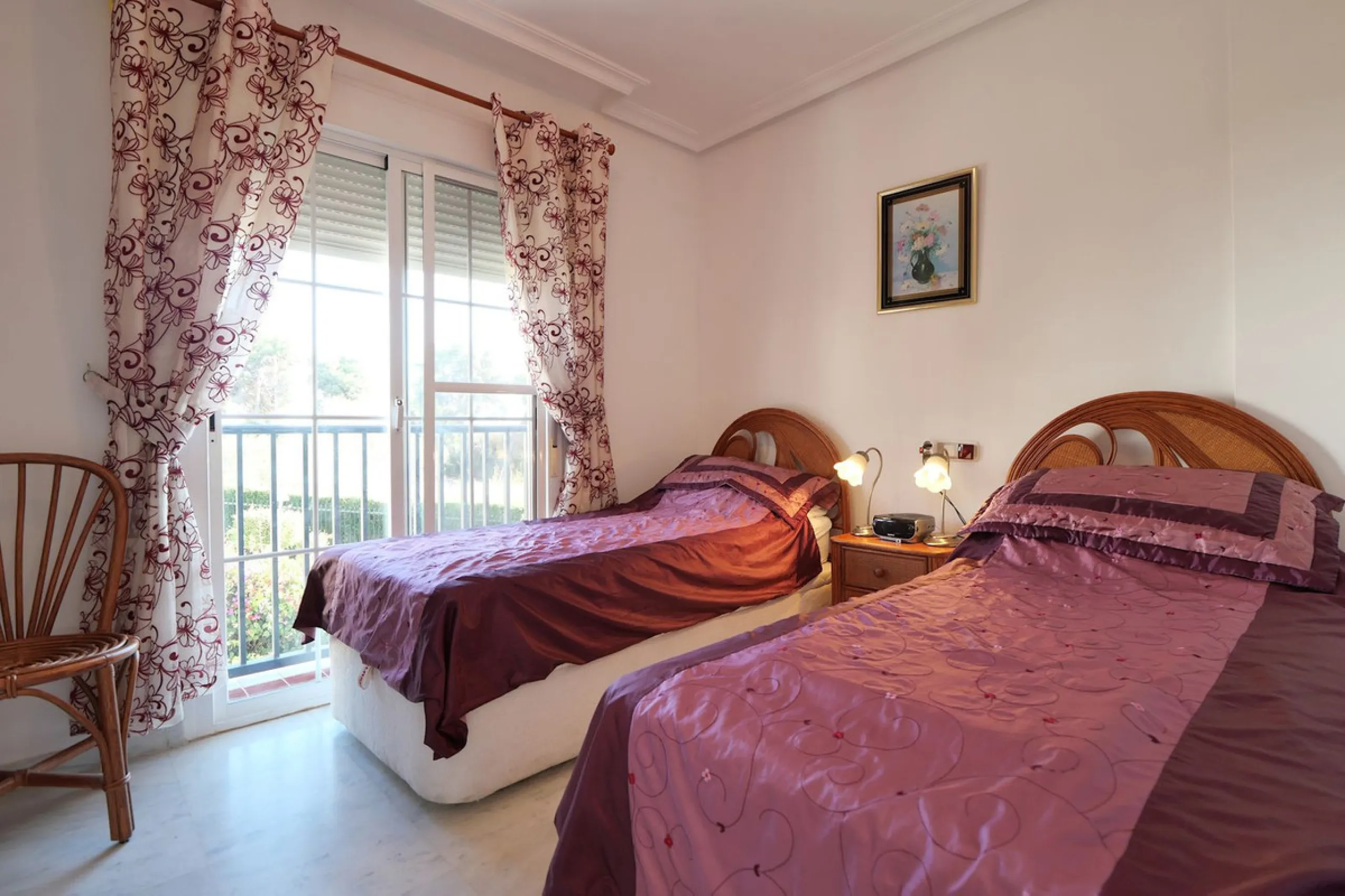 Unique opportunity, beautiful townhouse with 2 bathrooms and possibility to 3 bedrooms, next to the port of beautiful Cabopino.
