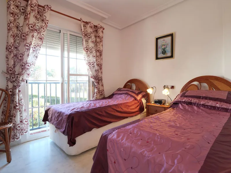 Unique opportunity, beautiful townhouse with 2 bathrooms and possibility to 3 bedrooms, next to the port of beautiful Cabopino.