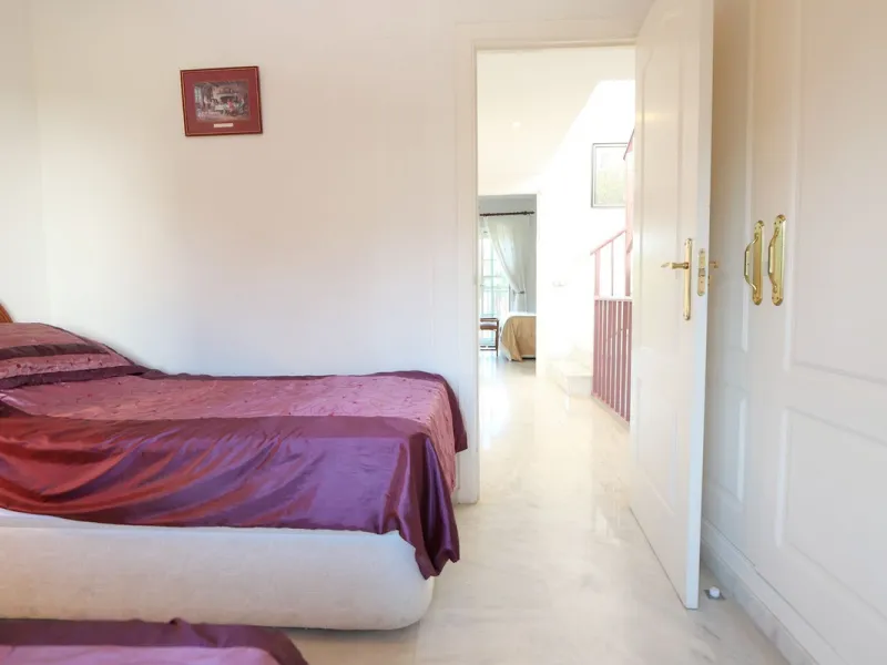 Unique opportunity, beautiful townhouse with 2 bathrooms and possibility to 3 bedrooms, next to the port of beautiful Cabopino.