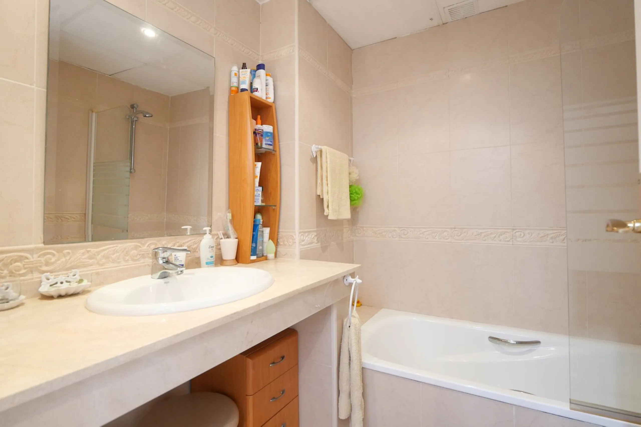 Unique opportunity, beautiful townhouse with 2 bathrooms and possibility to 3 bedrooms, next to the port of beautiful Cabopino.