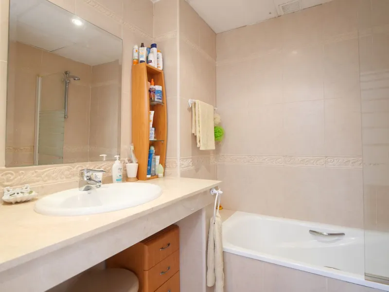 Unique opportunity, beautiful townhouse with 2 bathrooms and possibility to 3 bedrooms, next to the port of beautiful Cabopino.