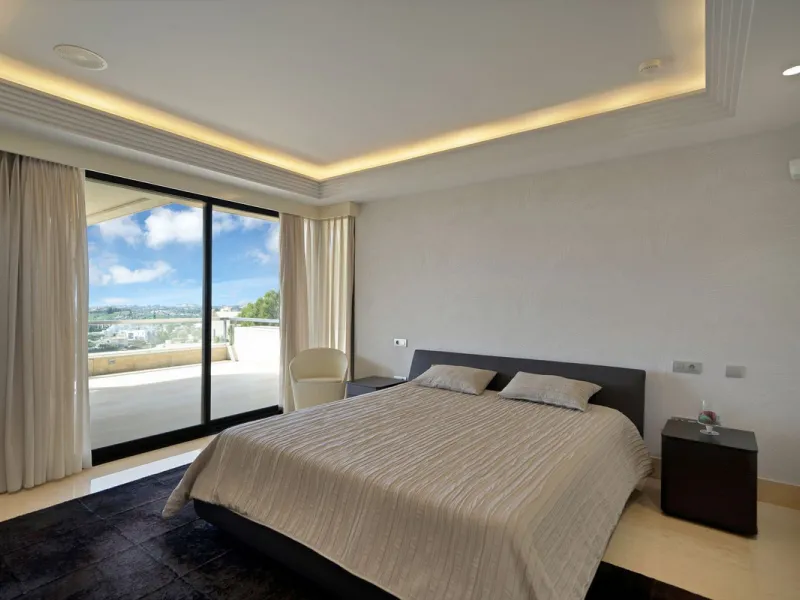 Stunning 3-Bedroom Apartment with Panoramic Views.