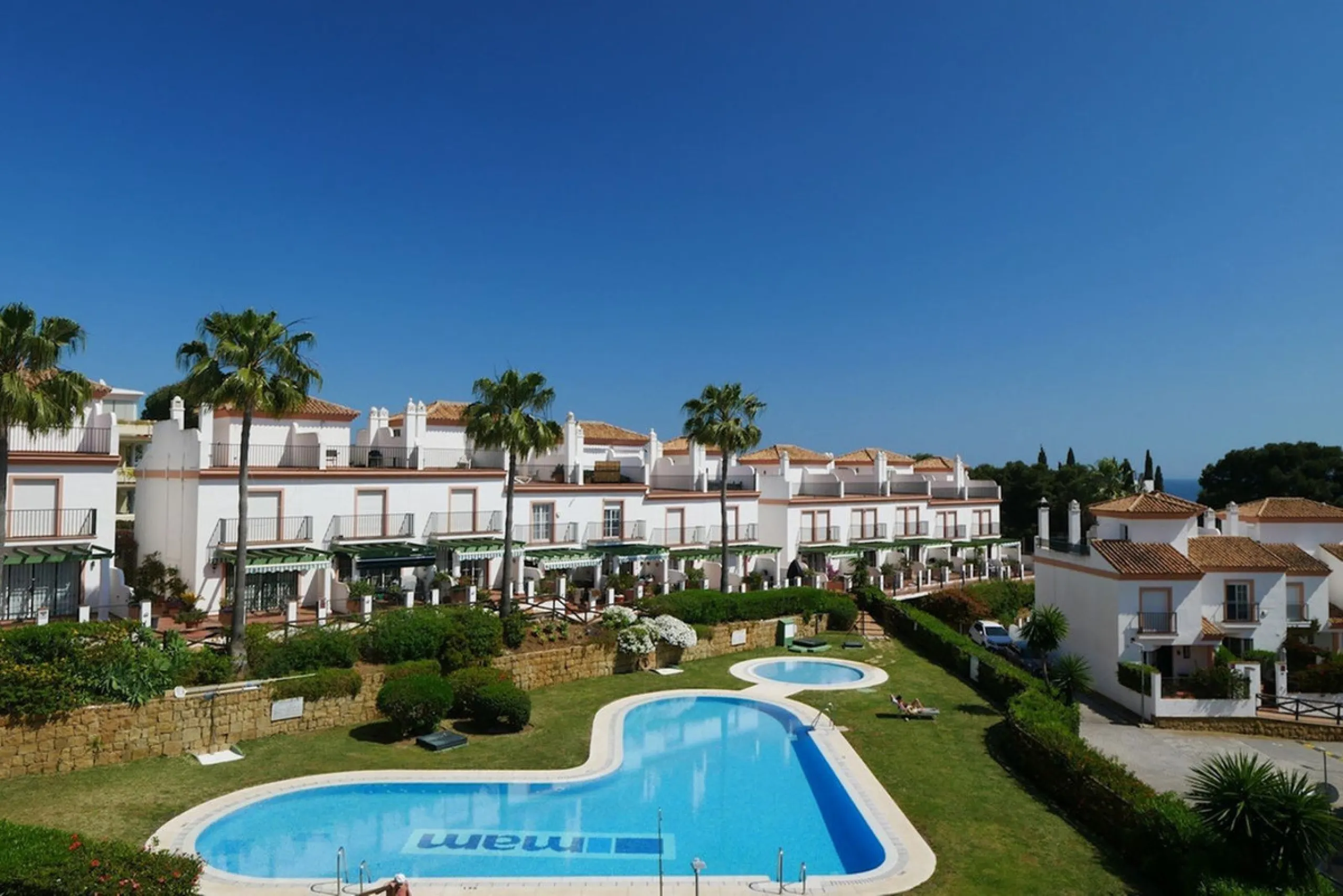 Unique opportunity, beautiful townhouse with 2 bathrooms and possibility to 3 bedrooms, next to the port of beautiful Cabopino.