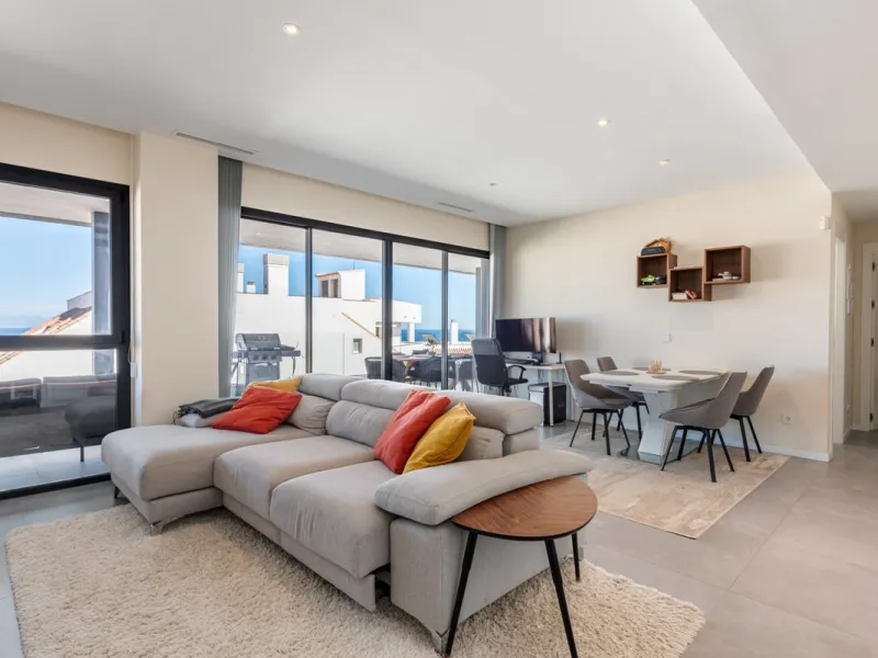 Modern Elegance with Sea and Mountain Views in Fuengirola, (with turist license)