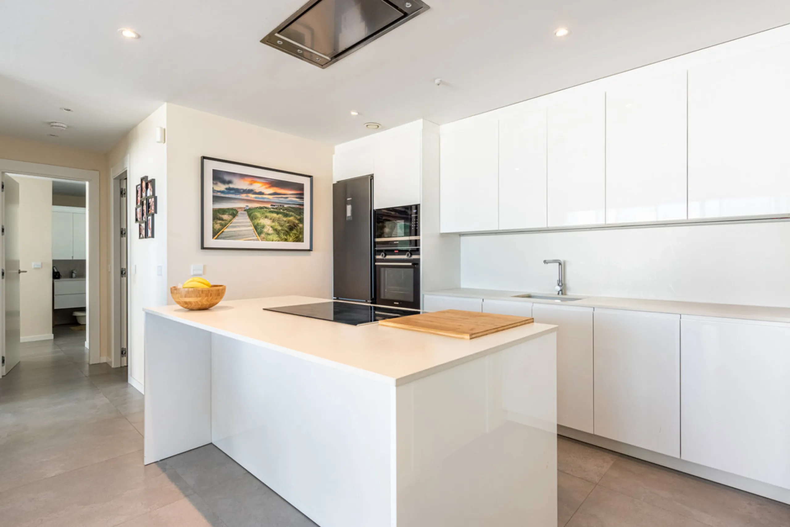 Modern Elegance with Sea and Mountain Views in Fuengirola, (with turist license)